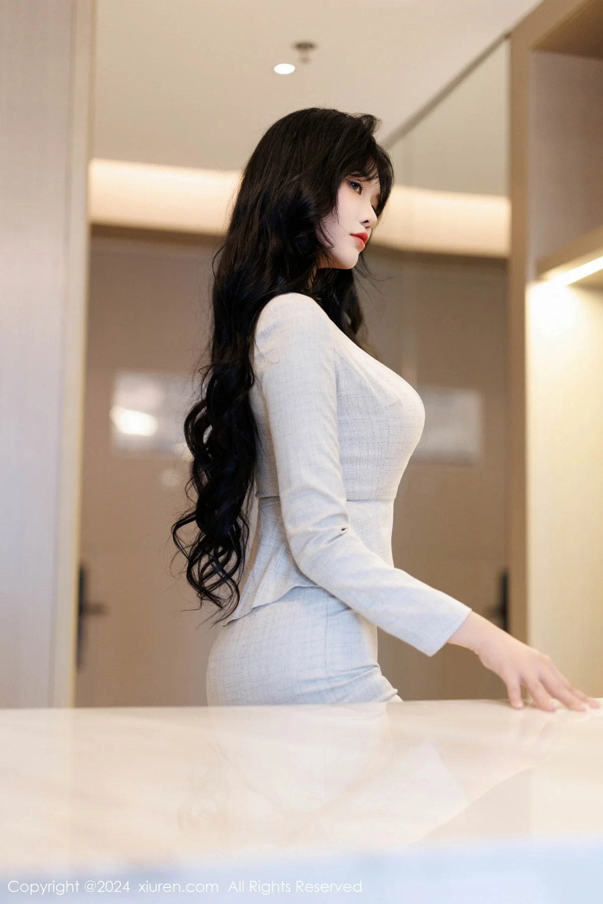 娜比性感浅色OL服饰配闪亮无内肉丝秀凹凸身材惹火绝美写真 第 41 张