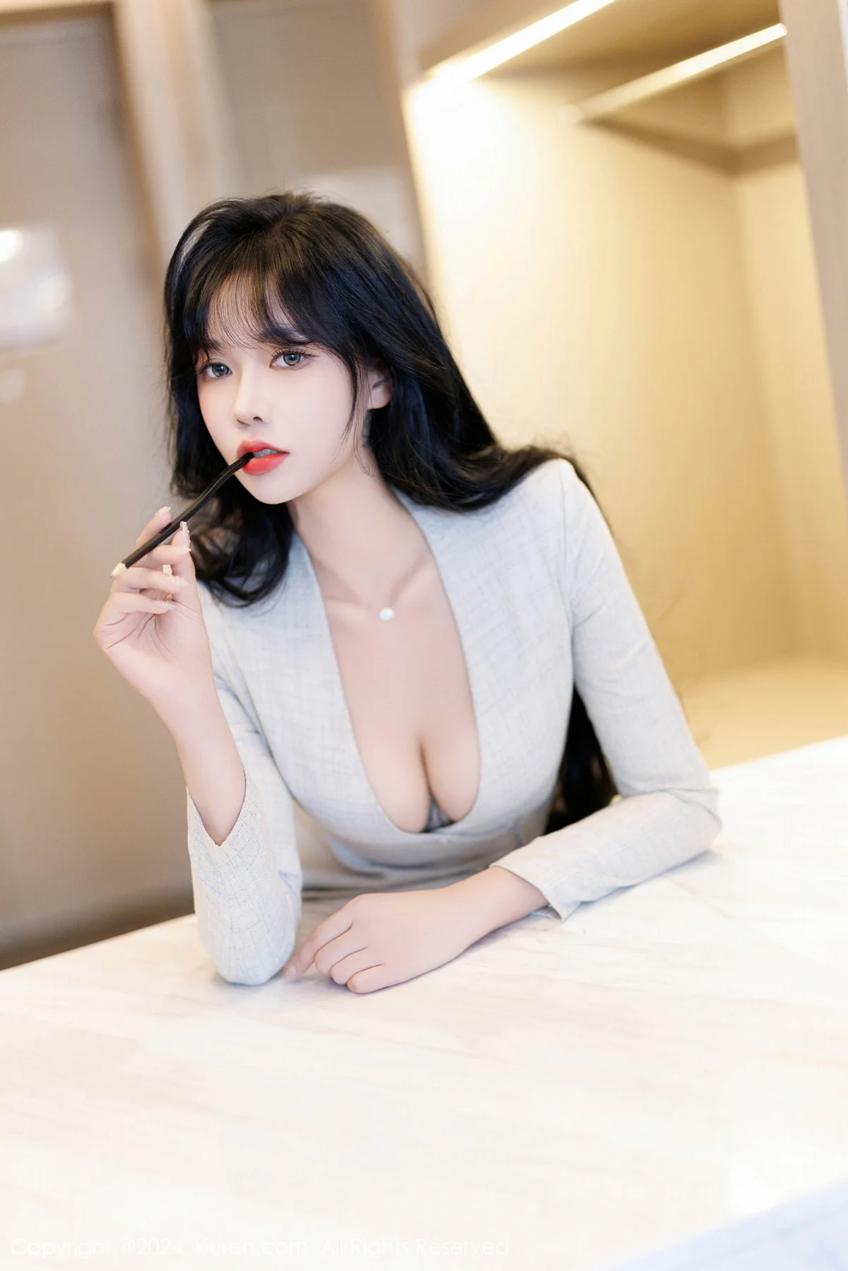 娜比性感浅色OL服饰配闪亮无内肉丝秀凹凸身材惹火绝美写真 第 50 张
