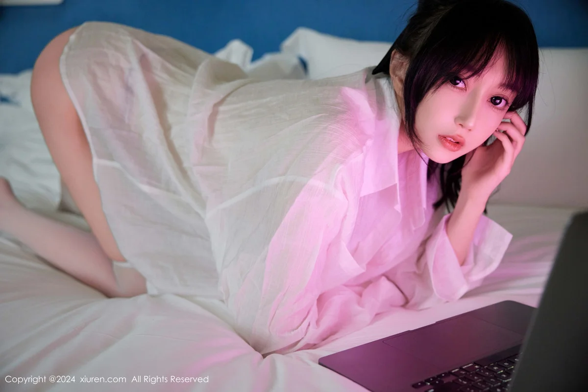 玥儿玥er浴室性感白色衬衫配白色丝袜秀曼妙身姿绝美写真 第 12 张