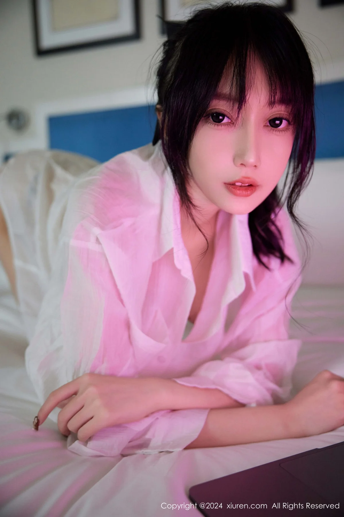 玥儿玥er浴室性感白色衬衫配白色丝袜秀曼妙身姿绝美写真 第 13 张