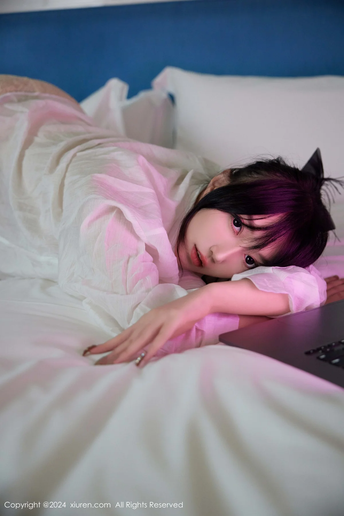 玥儿玥er浴室性感白色衬衫配白色丝袜秀曼妙身姿绝美写真 第 15 张