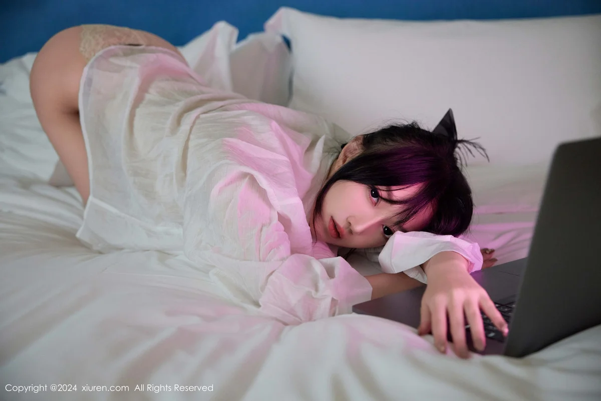 玥儿玥er浴室性感白色衬衫配白色丝袜秀曼妙身姿绝美写真 第 16 张