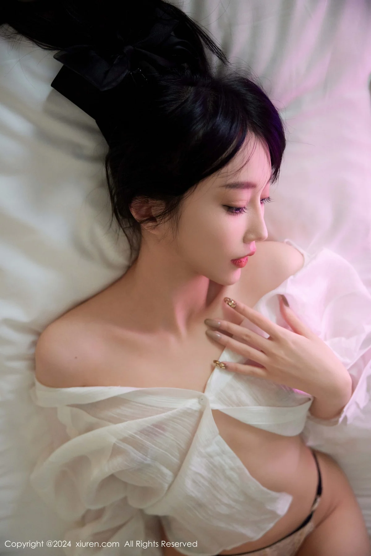 玥儿玥er浴室性感白色衬衫配白色丝袜秀曼妙身姿绝美写真 第 30 张