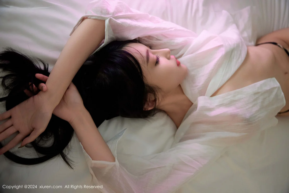 玥儿玥er浴室性感白色衬衫配白色丝袜秀曼妙身姿绝美写真 第 32 张