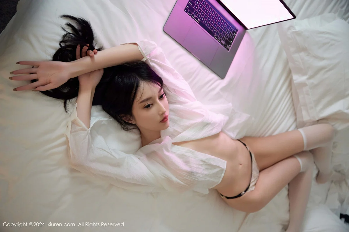 玥儿玥er浴室性感白色衬衫配白色丝袜秀曼妙身姿绝美写真 第 34 张