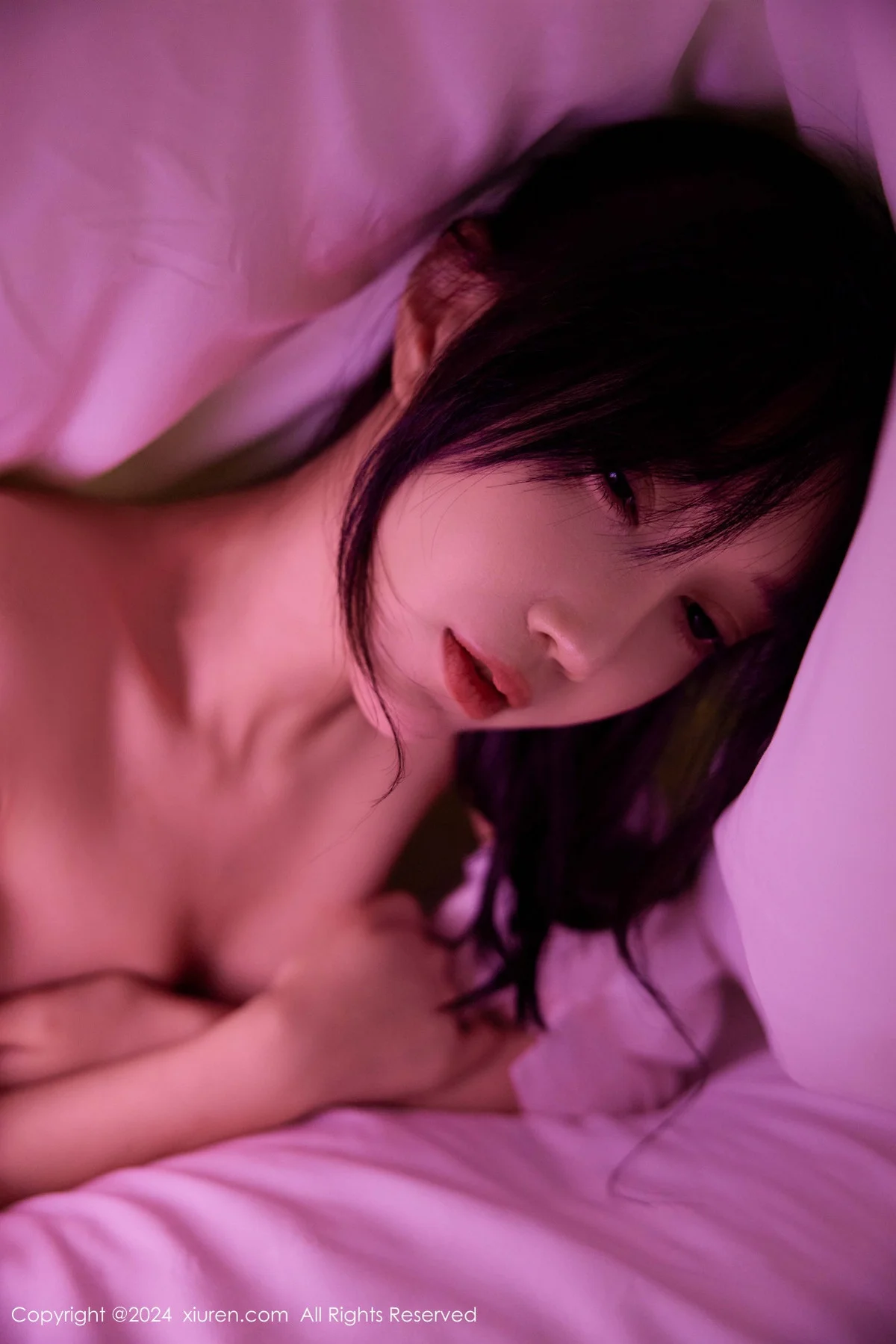 玥儿玥er浴室性感白色衬衫配白色丝袜秀曼妙身姿绝美写真 第 46 张