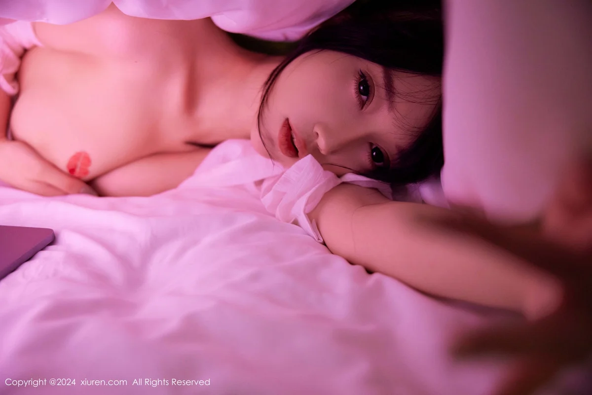 玥儿玥er浴室性感白色衬衫配白色丝袜秀曼妙身姿绝美写真 第 50 张