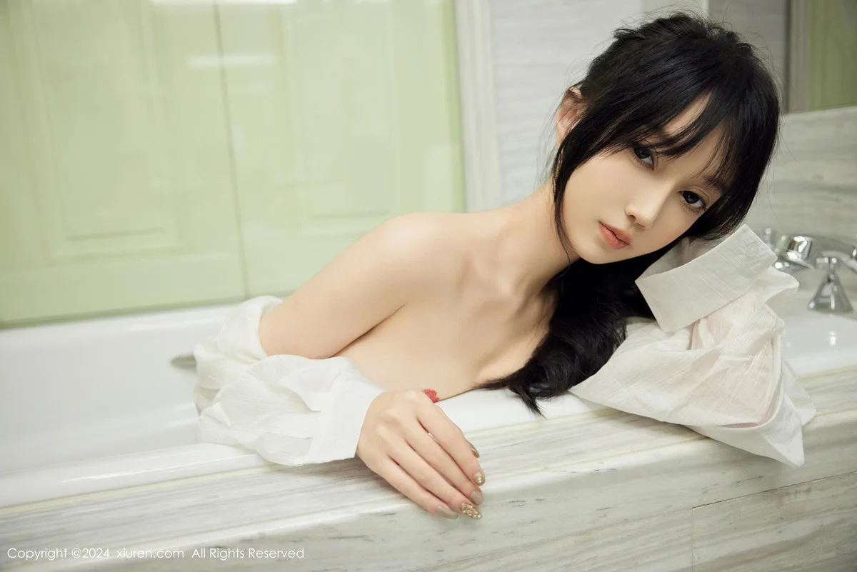 玥儿玥er浴室性感白色衬衫配白色丝袜秀曼妙身姿绝美写真 第 54 张