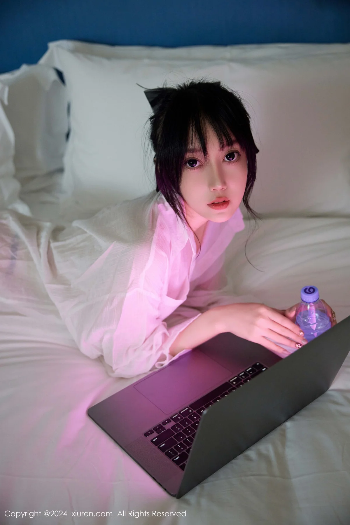 玥儿玥er浴室性感白色衬衫配白色丝袜秀曼妙身姿绝美写真 第 6 张