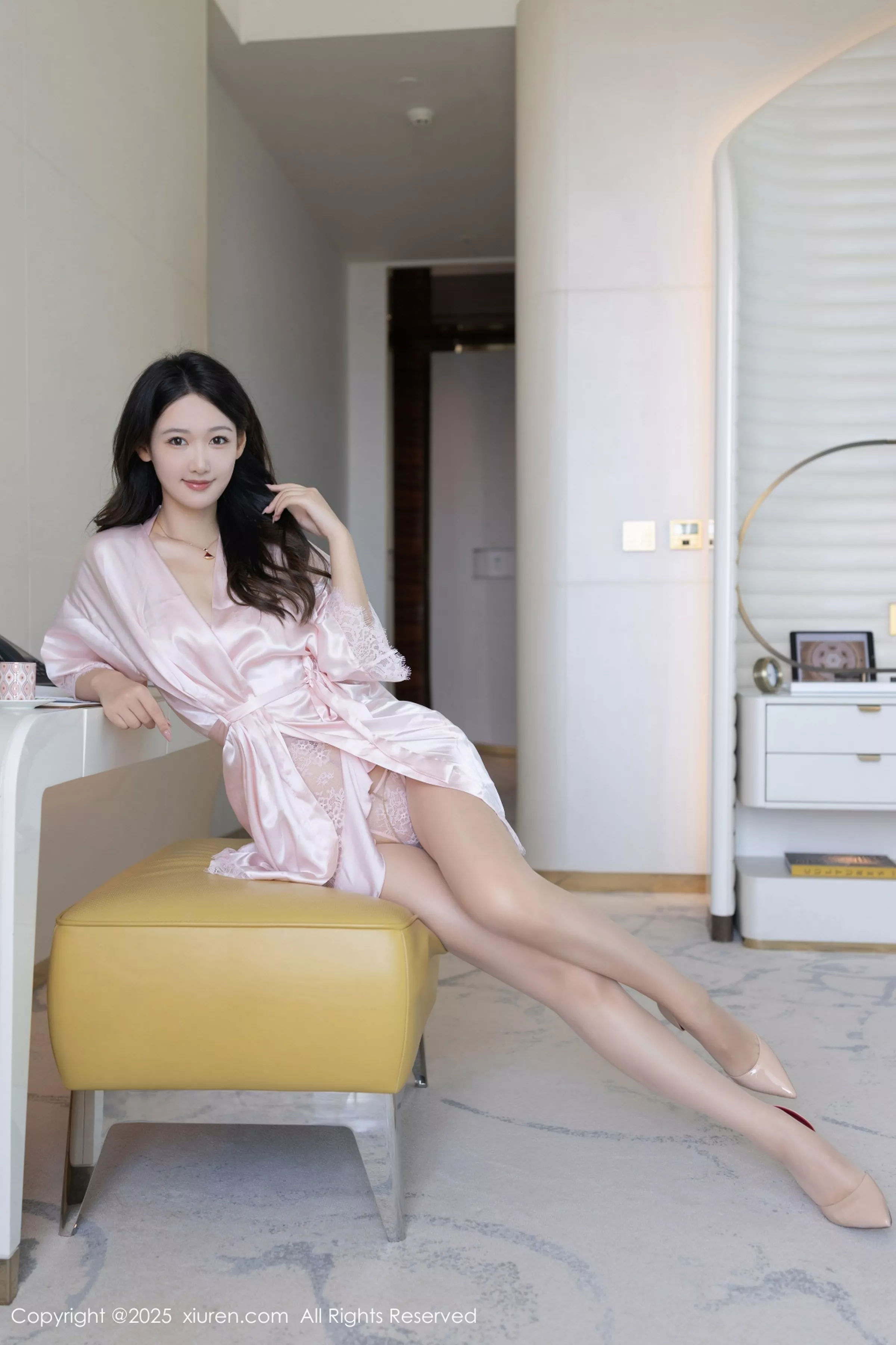 唐安琪性感粉色连衣短裙露粉色内衣配肉丝袜秀美腿绝美写真 第 14 张