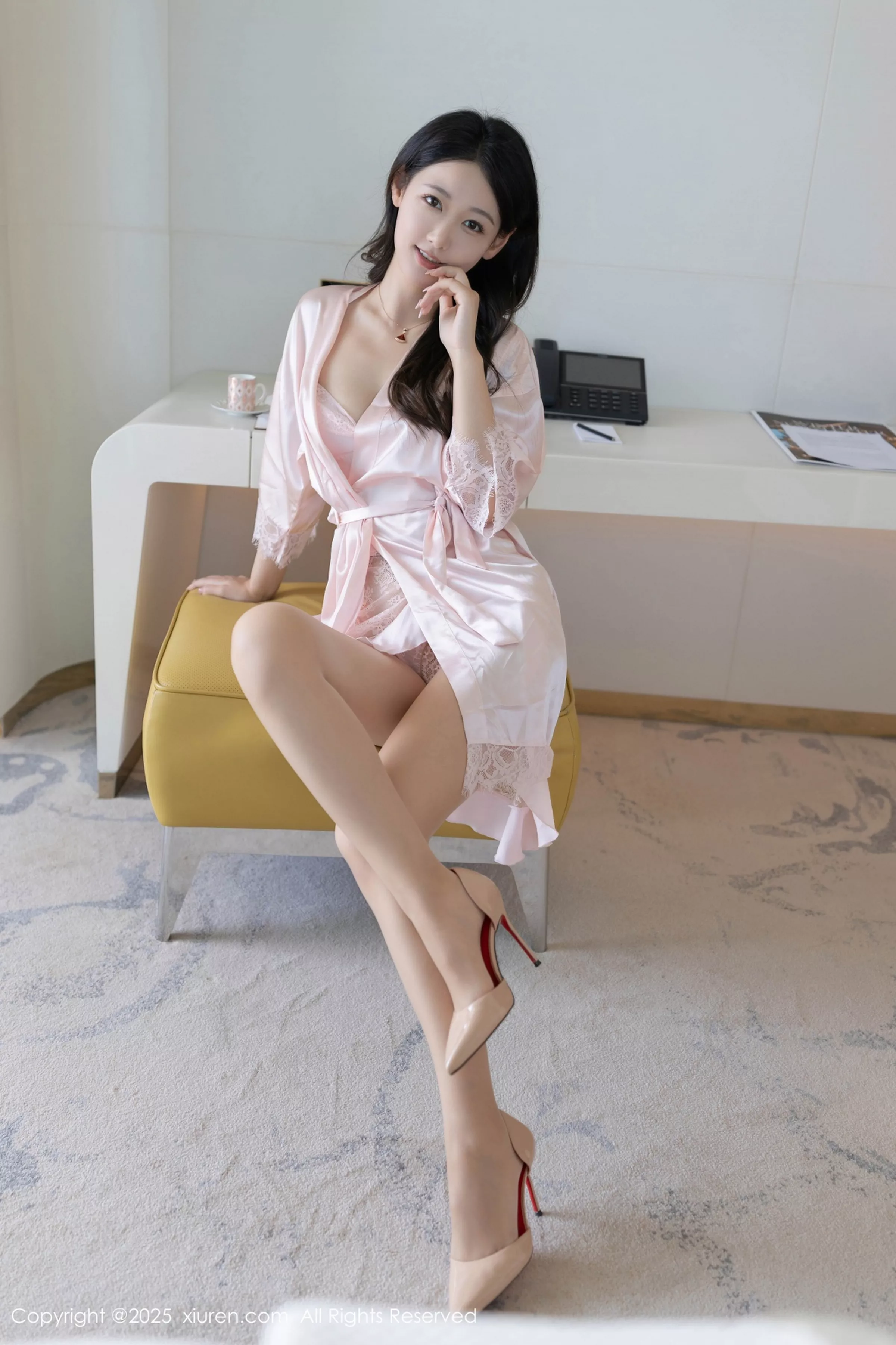 唐安琪性感粉色连衣短裙露粉色内衣配肉丝袜秀美腿绝美写真 第 18 张