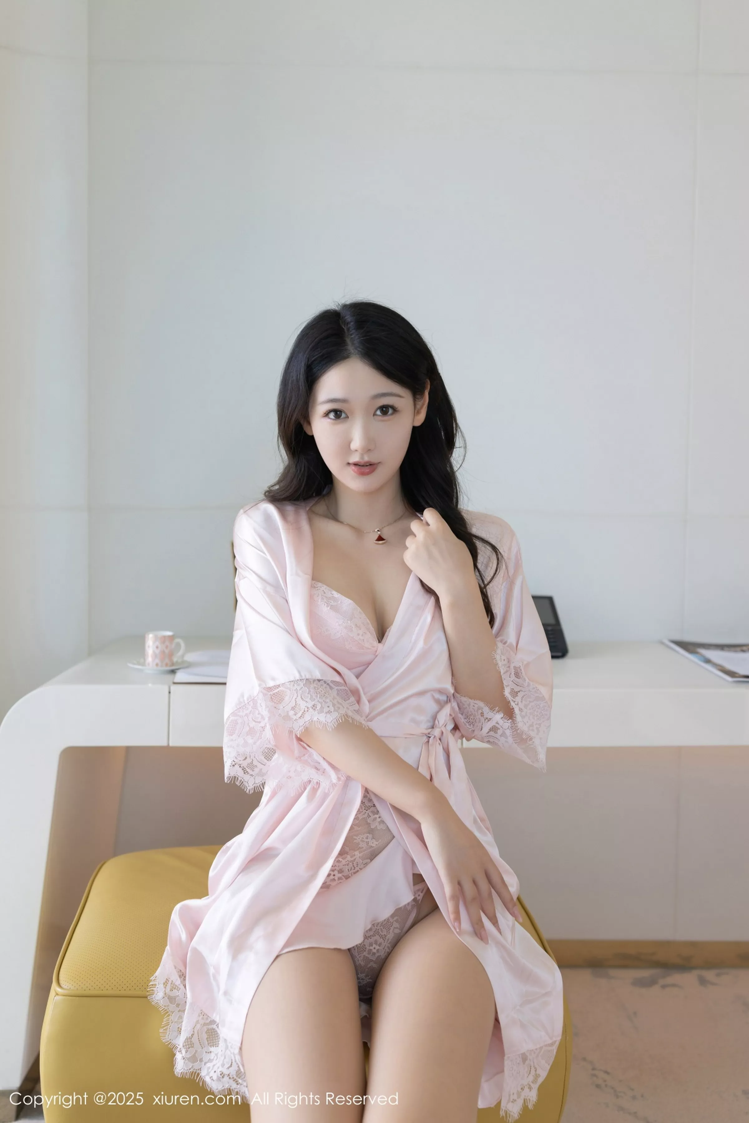 唐安琪性感粉色连衣短裙露粉色内衣配肉丝袜秀美腿绝美写真 第 19 张