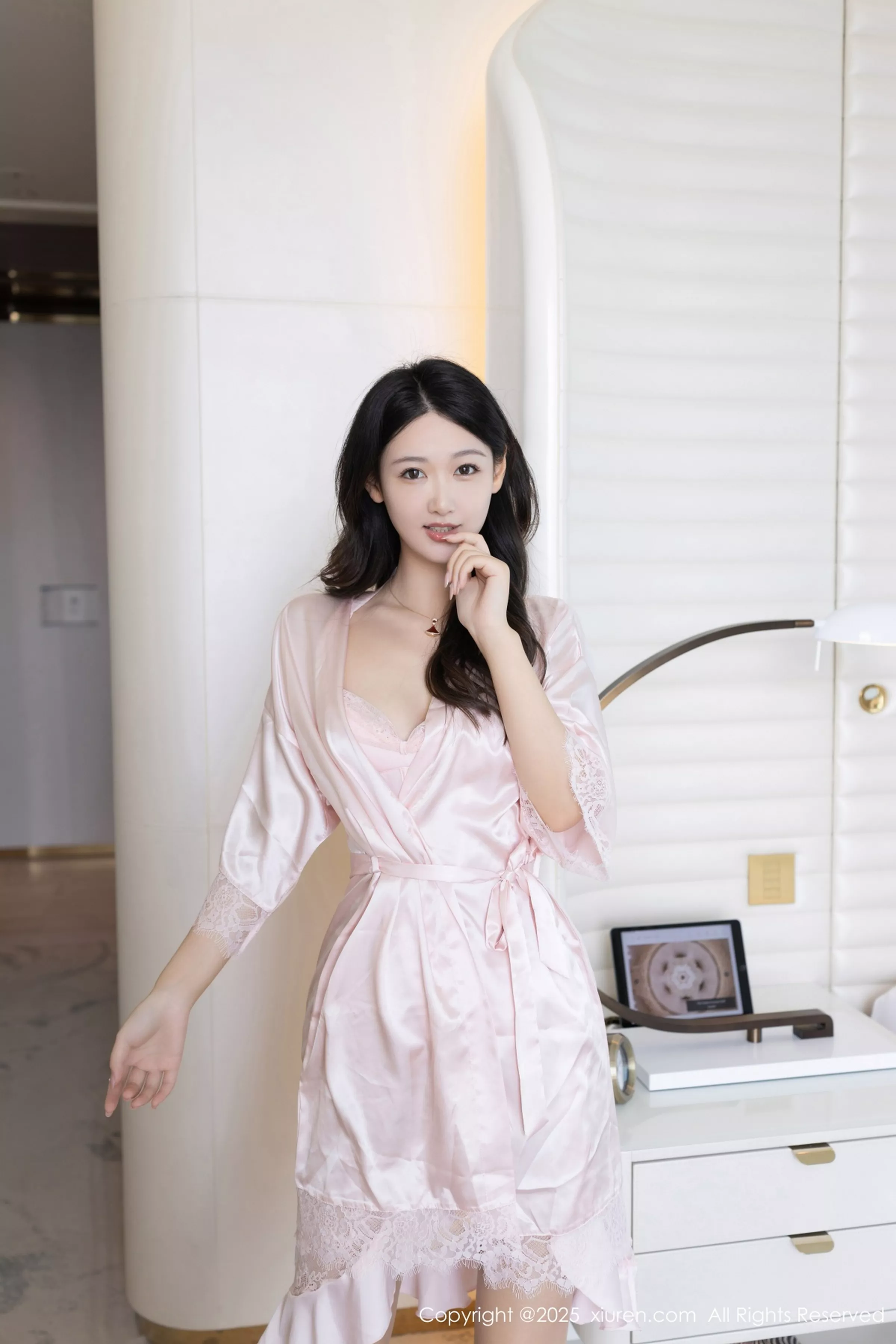 唐安琪性感粉色连衣短裙露粉色内衣配肉丝袜秀美腿绝美写真 第 7 张