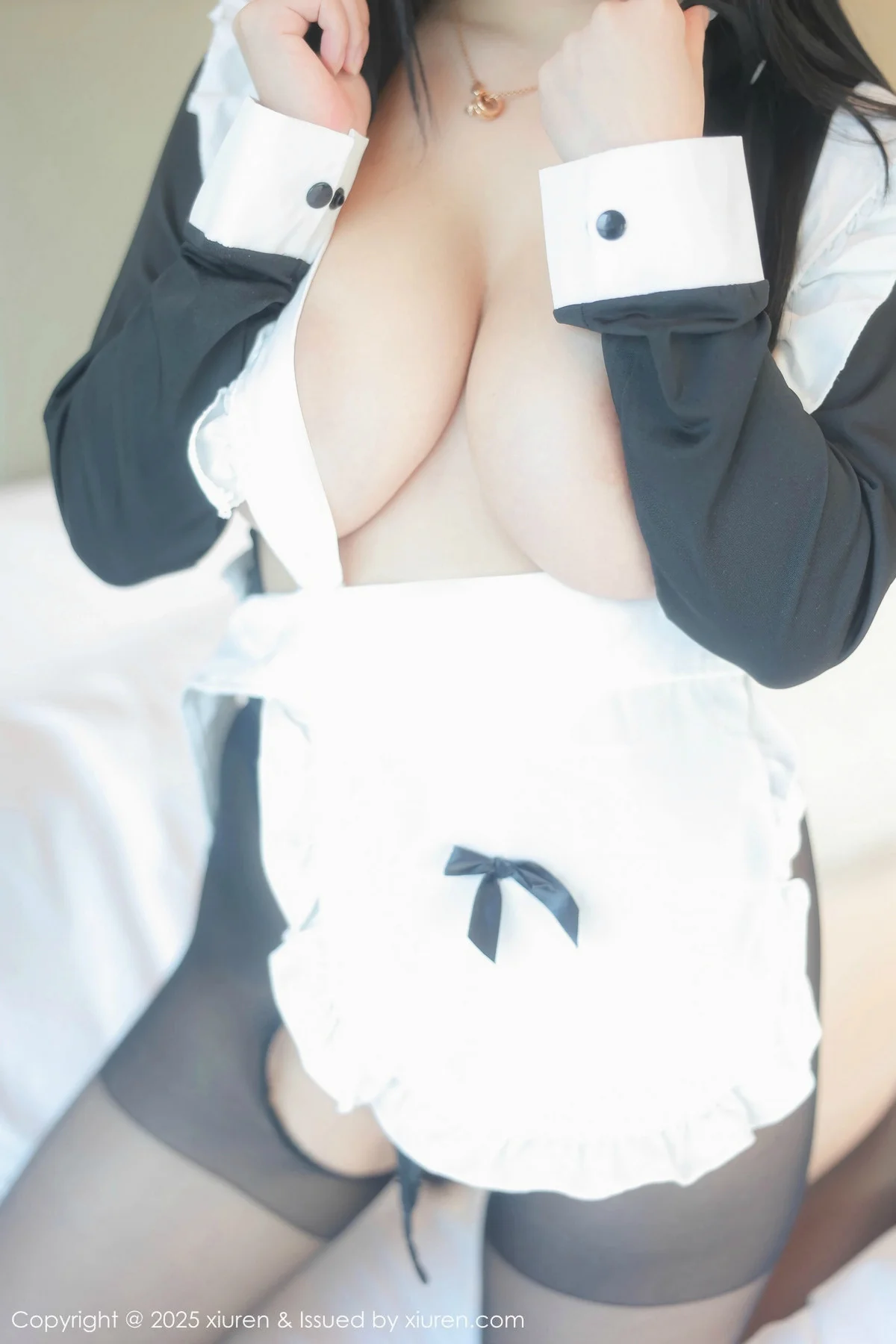 可可芝性感黑色女仆服饰配开档黑丝秀丰腴身材绝美写真 第 118 张