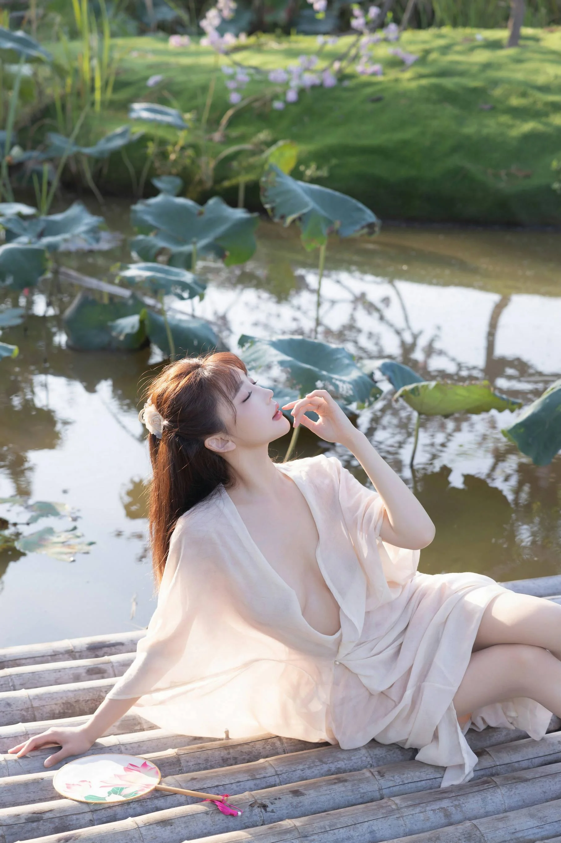 [秀人付费] 陆萱萱 诱人私拍福利 古风浅色薄纱 第 14 张