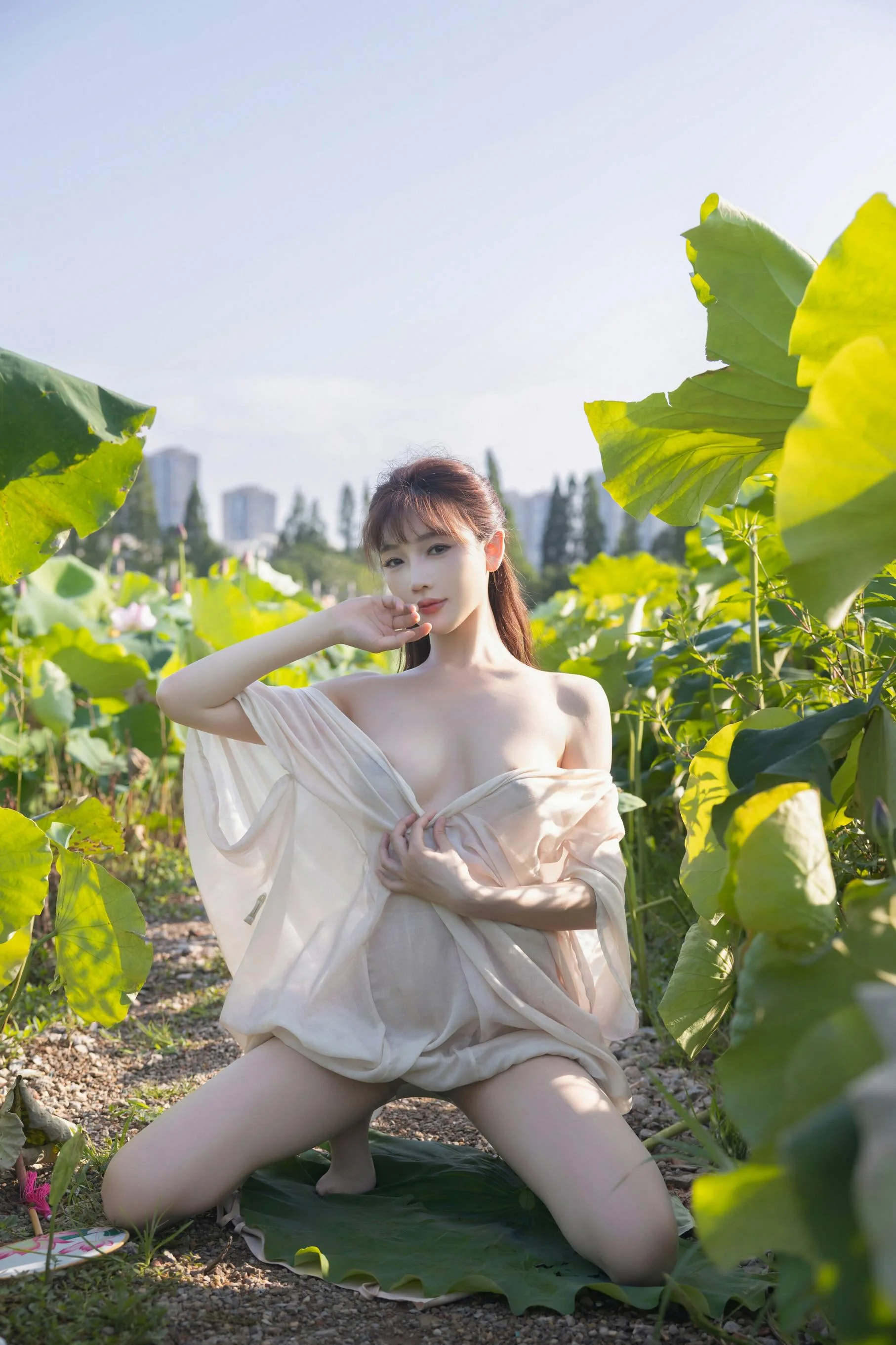 [秀人付费] 陆萱萱 诱人私拍福利 古风浅色薄纱 第 46 张