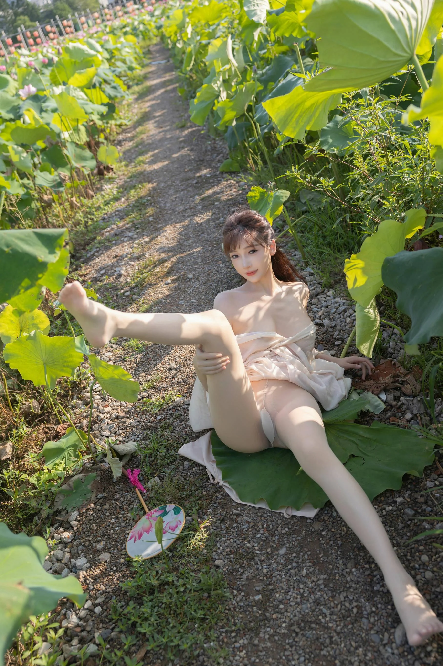 [秀人付费] 陆萱萱 诱人私拍福利 古风浅色薄纱 第 48 张