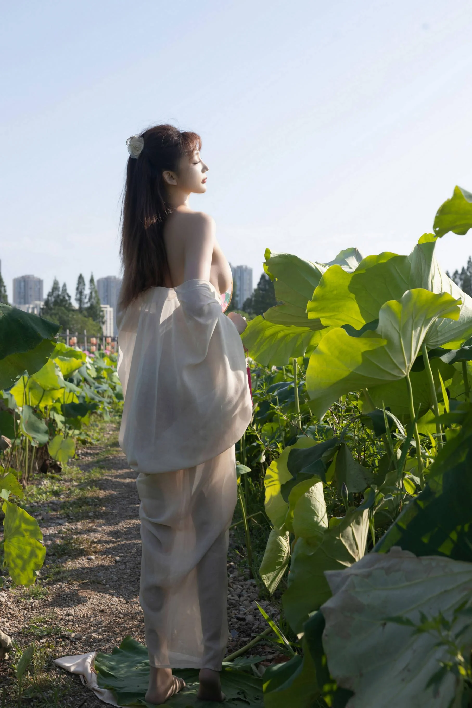 [秀人付费] 陆萱萱 诱人私拍福利 古风浅色薄纱 第 52 张