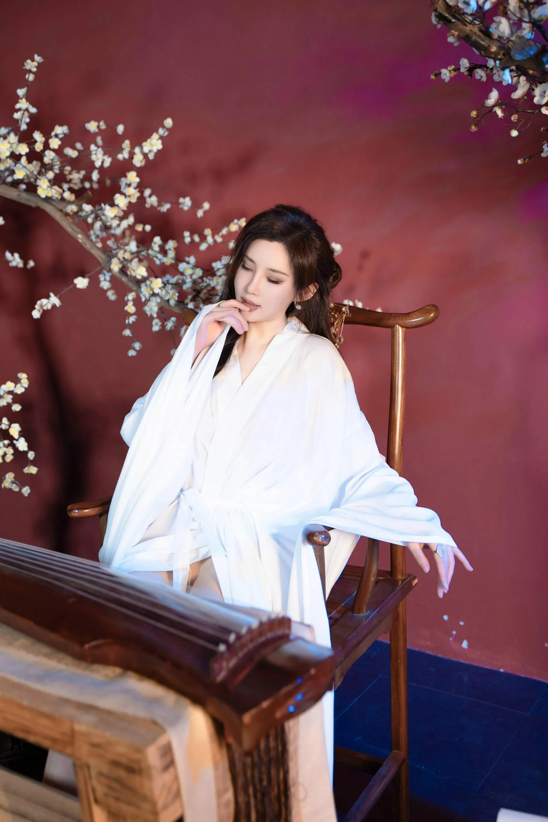 [秀人付费] 周妍希 诱人私拍福利 白色汉服 第 19 张