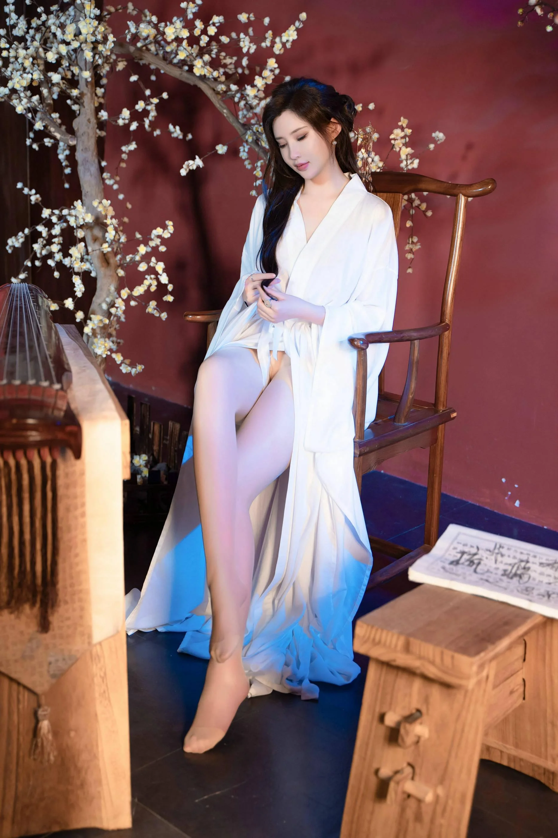 [秀人付费] 周妍希 诱人私拍福利 白色汉服 第 26 张