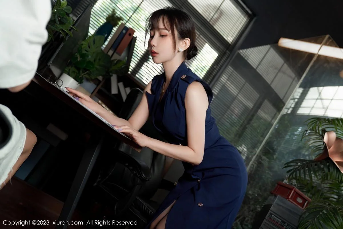 波巧酱半脱职业装露性感内衣配超薄无内黑丝惹火绝美写真 第 26 张