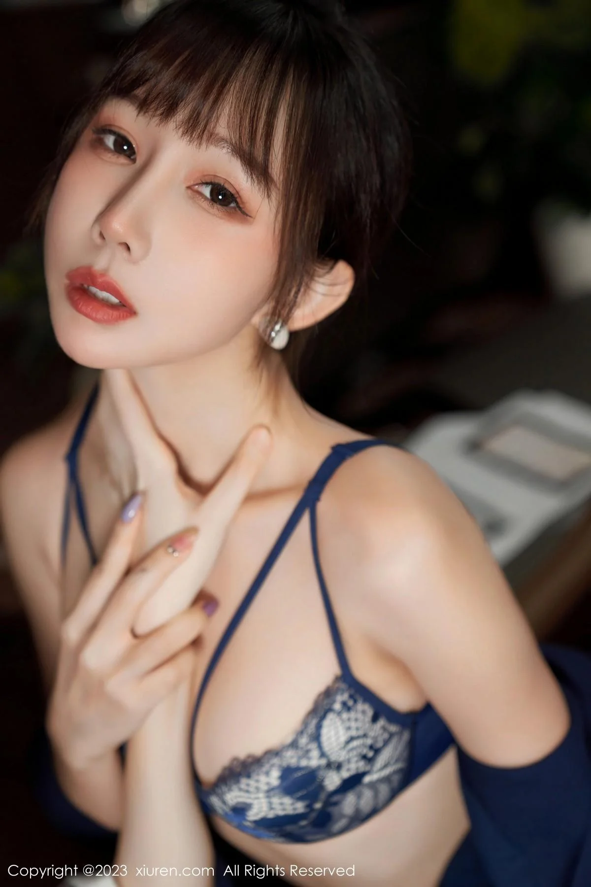 波巧酱半脱职业装露性感内衣配超薄无内黑丝惹火绝美写真 第 71 张