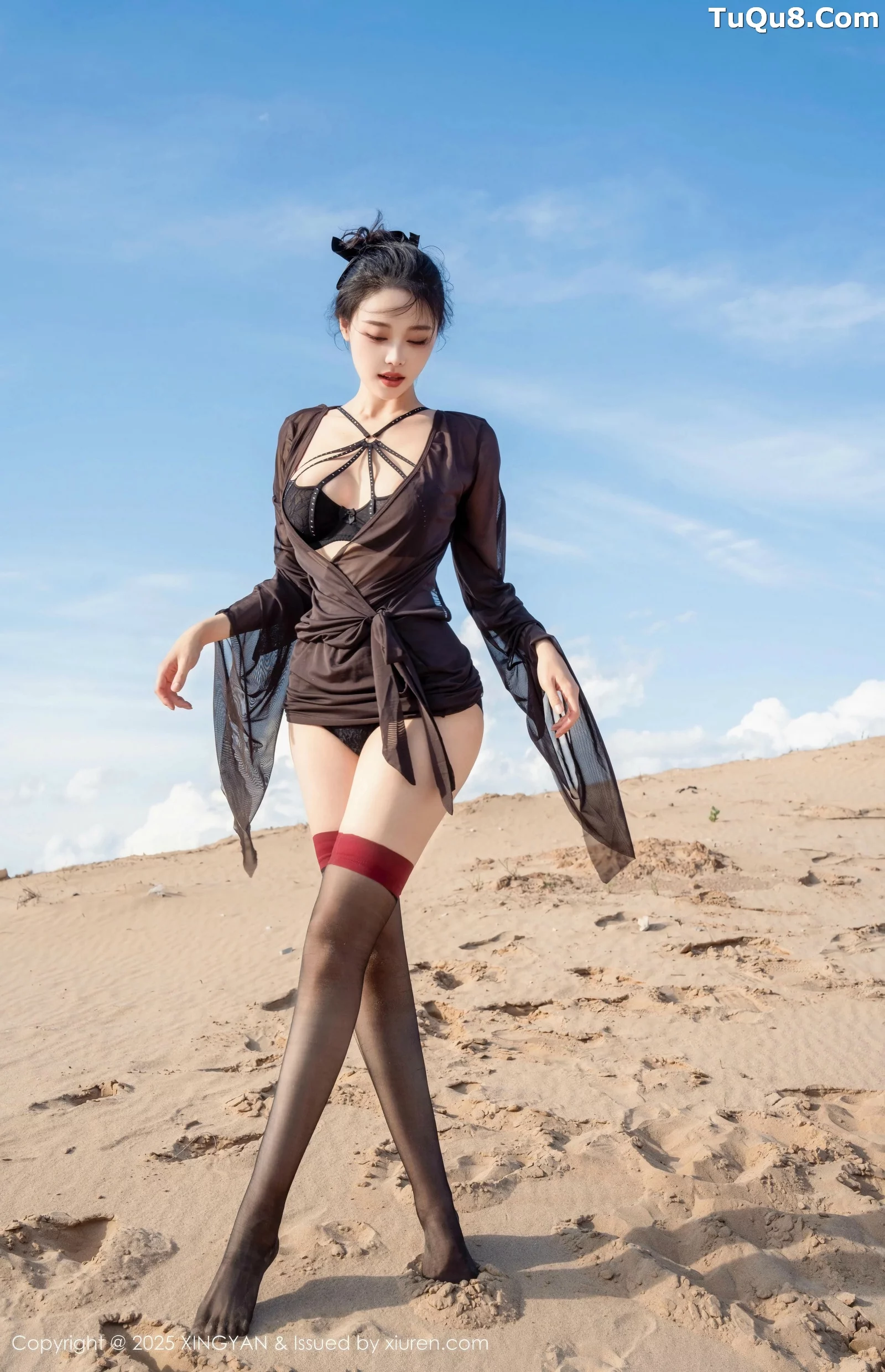 清妙沙漠外拍性感黑色情趣内衣配破烂黑丝秀美腿绝美写真 第 10 张