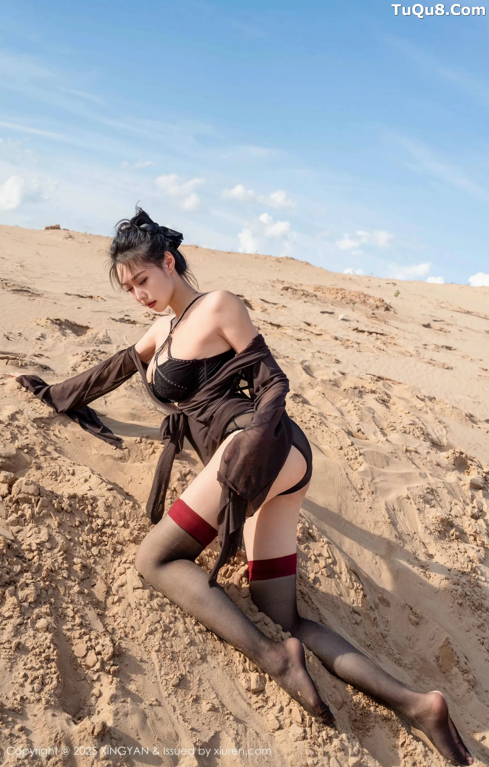 清妙沙漠外拍性感黑色情趣内衣配破烂黑丝秀美腿绝美写真 第 26 张