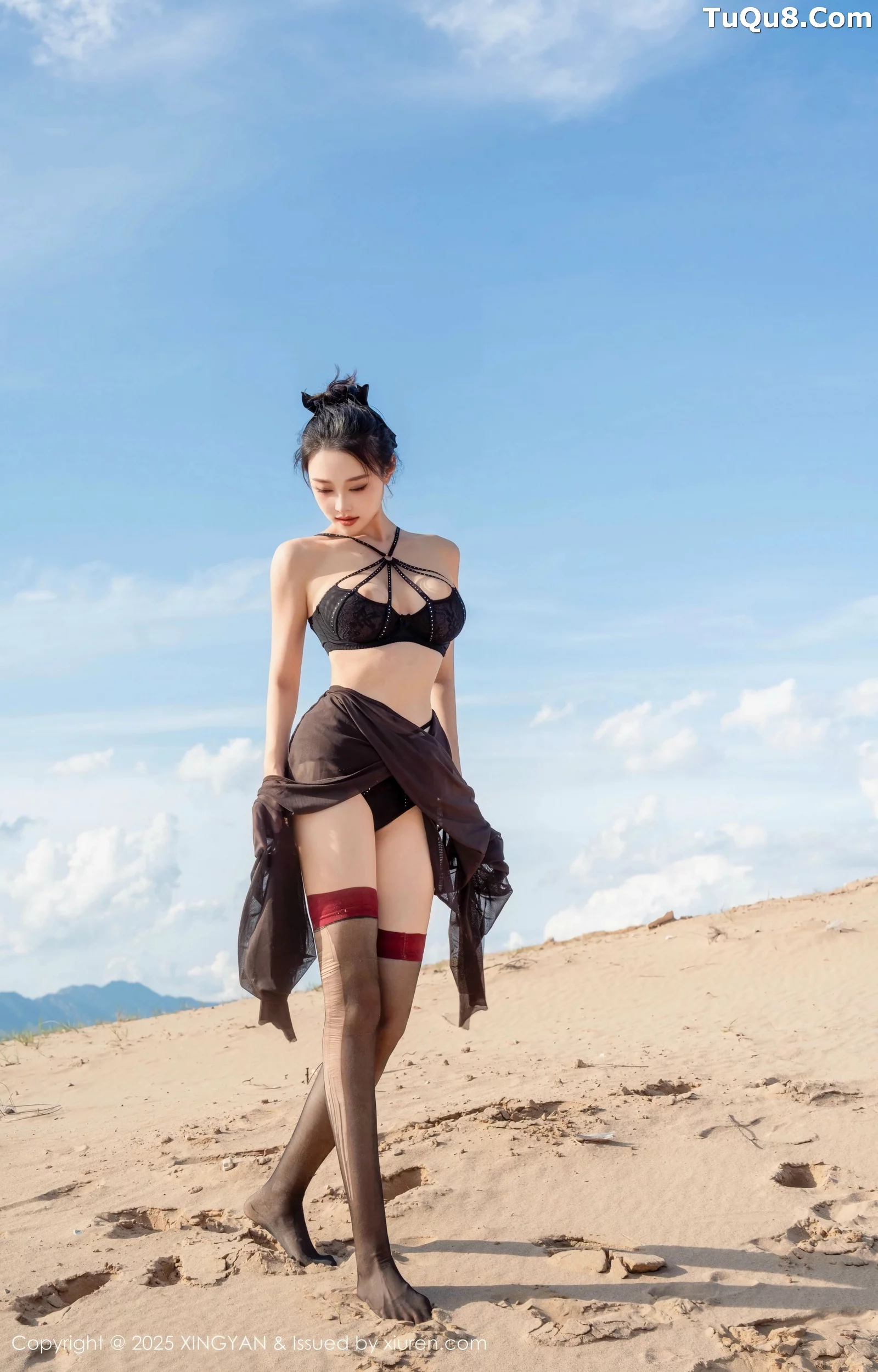 清妙沙漠外拍性感黑色情趣内衣配破烂黑丝秀美腿绝美写真 第 36 张