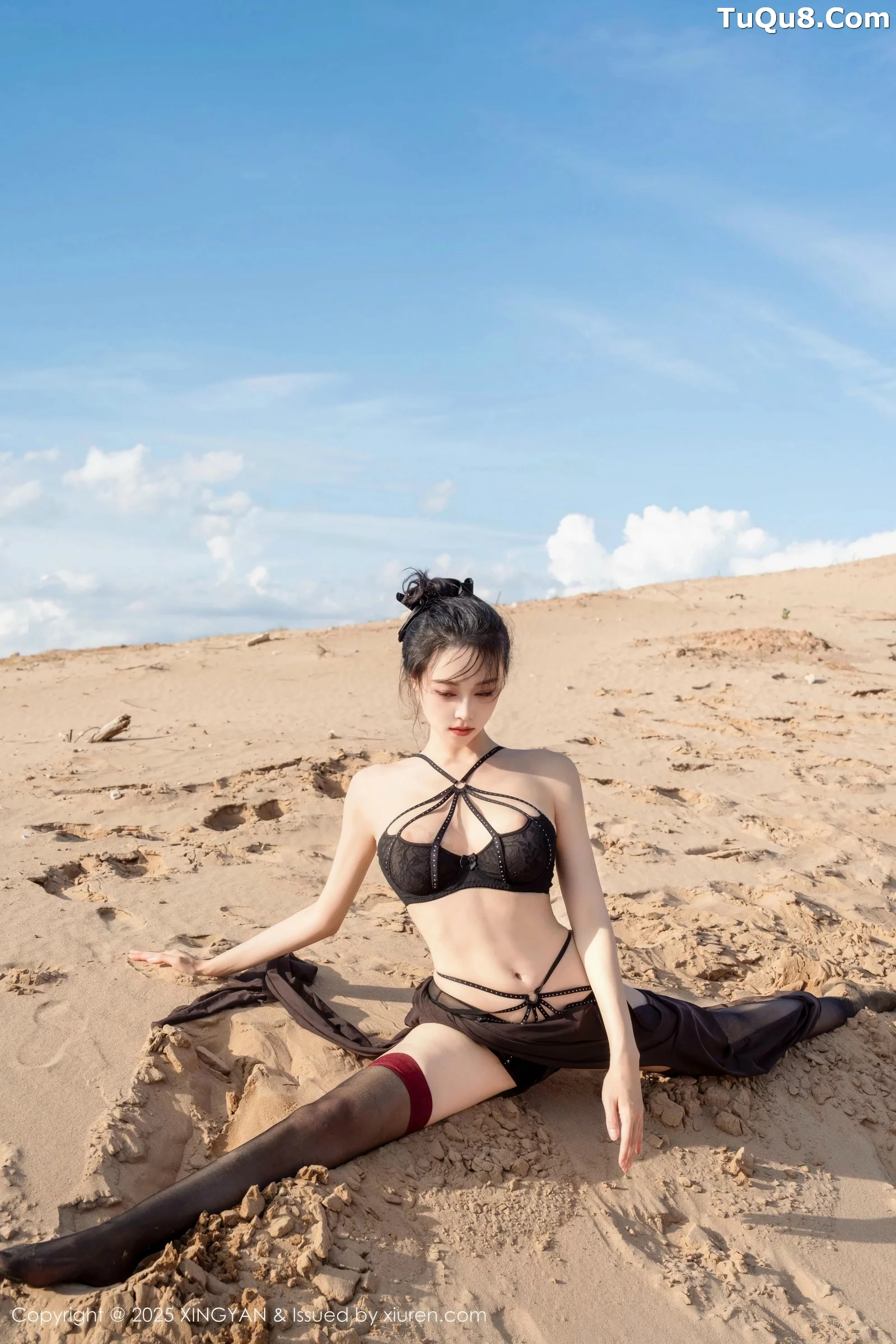 清妙沙漠外拍性感黑色情趣内衣配破烂黑丝秀美腿绝美写真 第 44 张