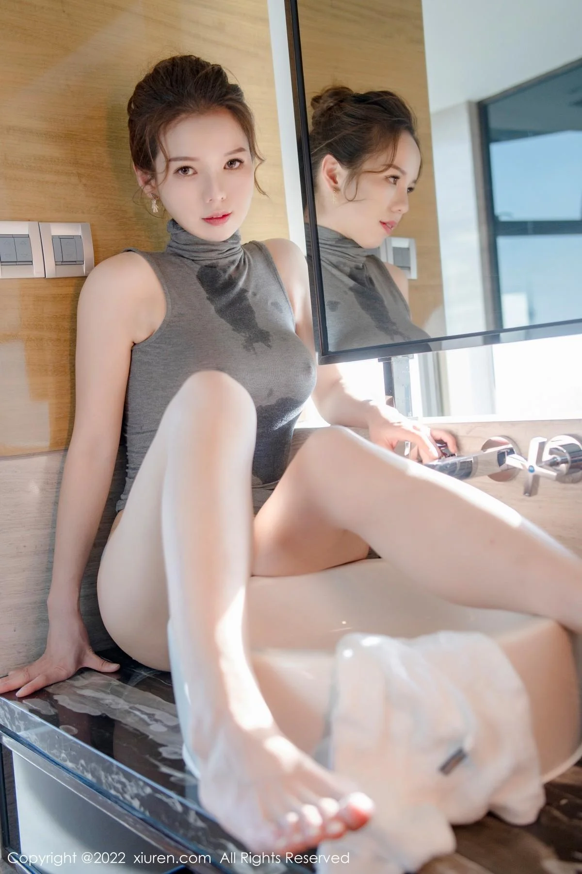 大美媚京私房真空紧身上衣配性感内裤秀豪乳翘臀绝美写真 第 8 张