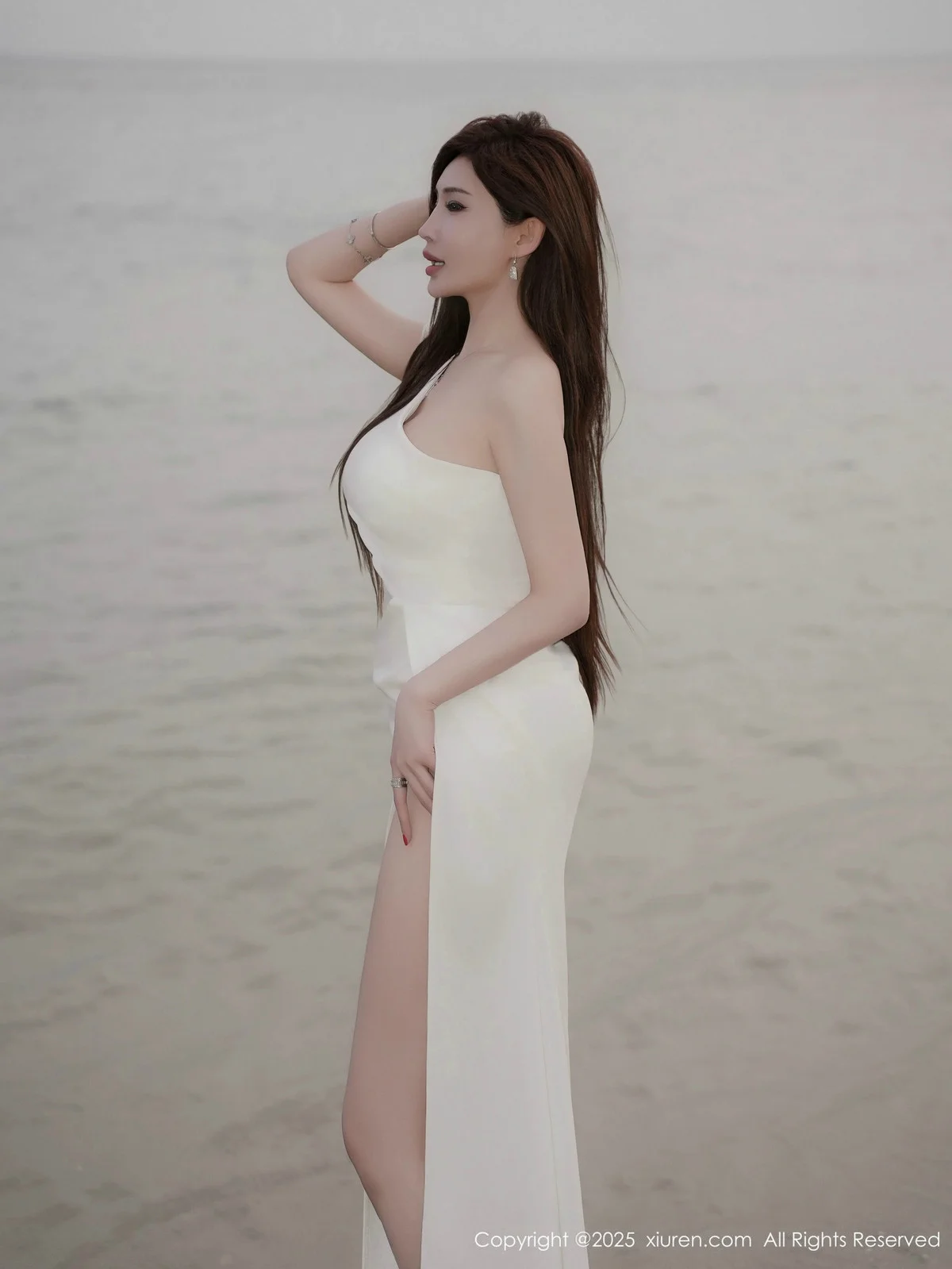 Carol周妍希浴室场景白色礼服配超薄肉丝秀丰满身材绝美写真 第 17 张