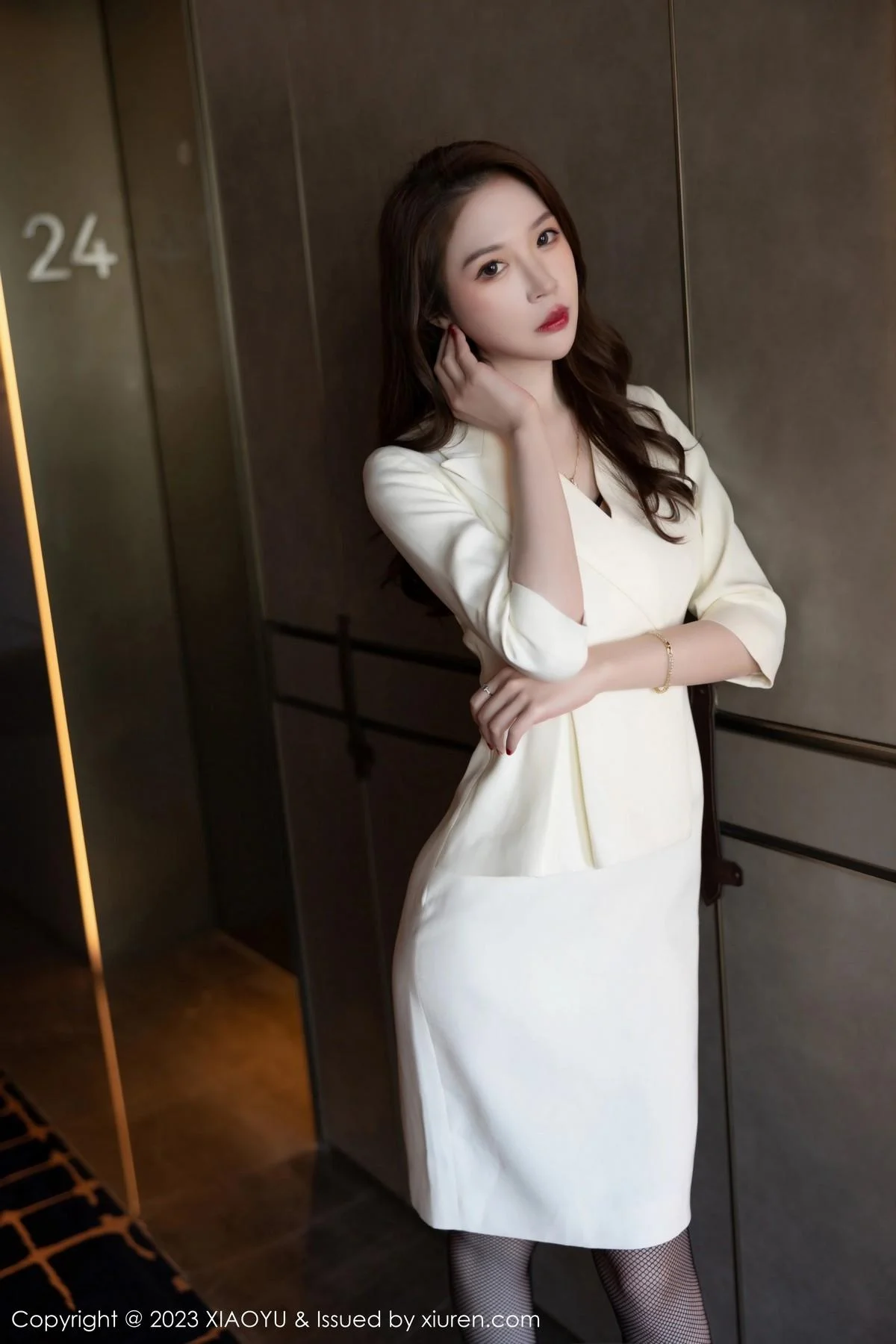 梦心玥黑色情趣内衣配黑色蕾丝吊袜秀曼妙身姿绝美写真 第 2 张