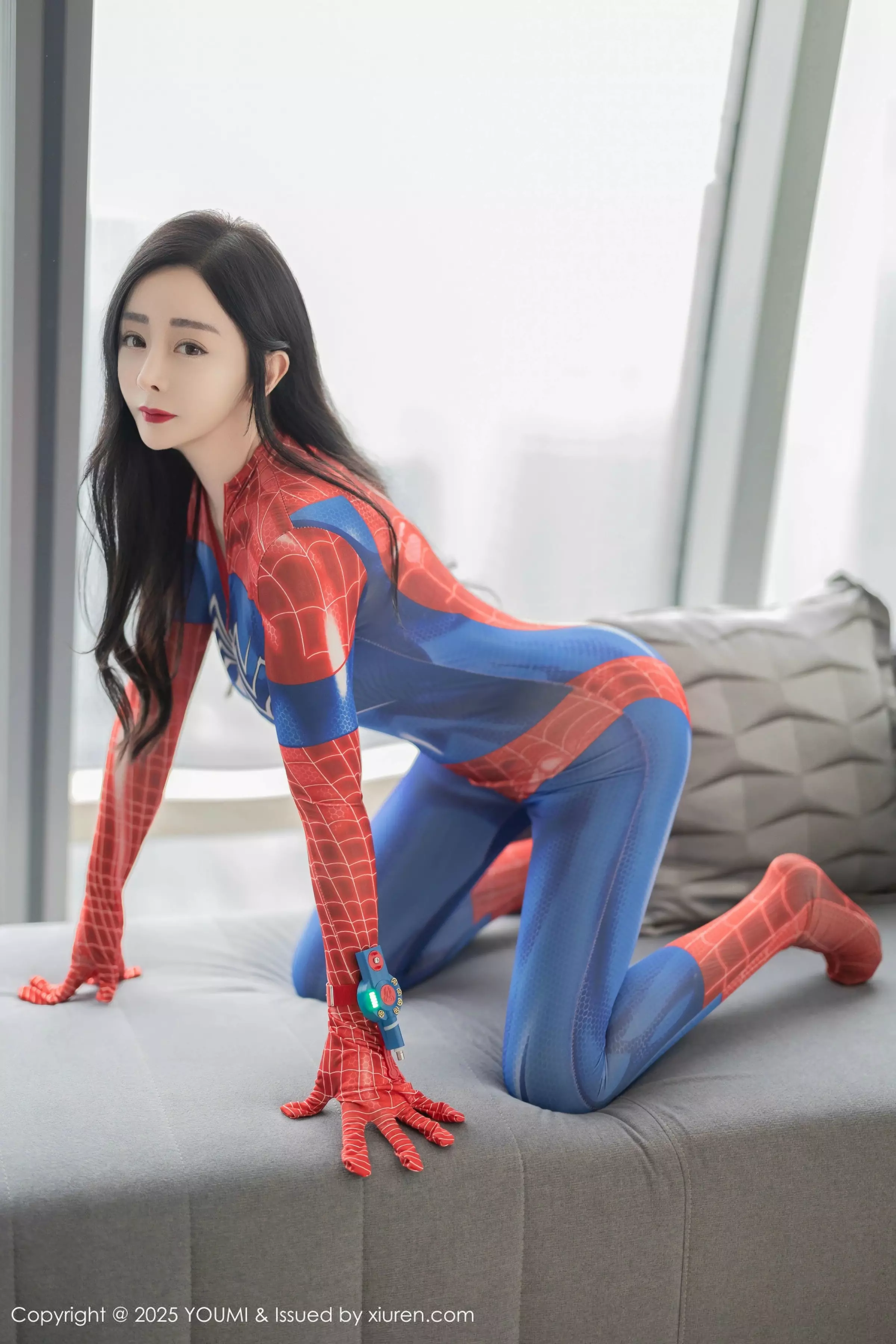 允爾性感紧身蜘蛛侠服饰露灰色内衣秀丰满身材撩人绝美写真 第 12 张
