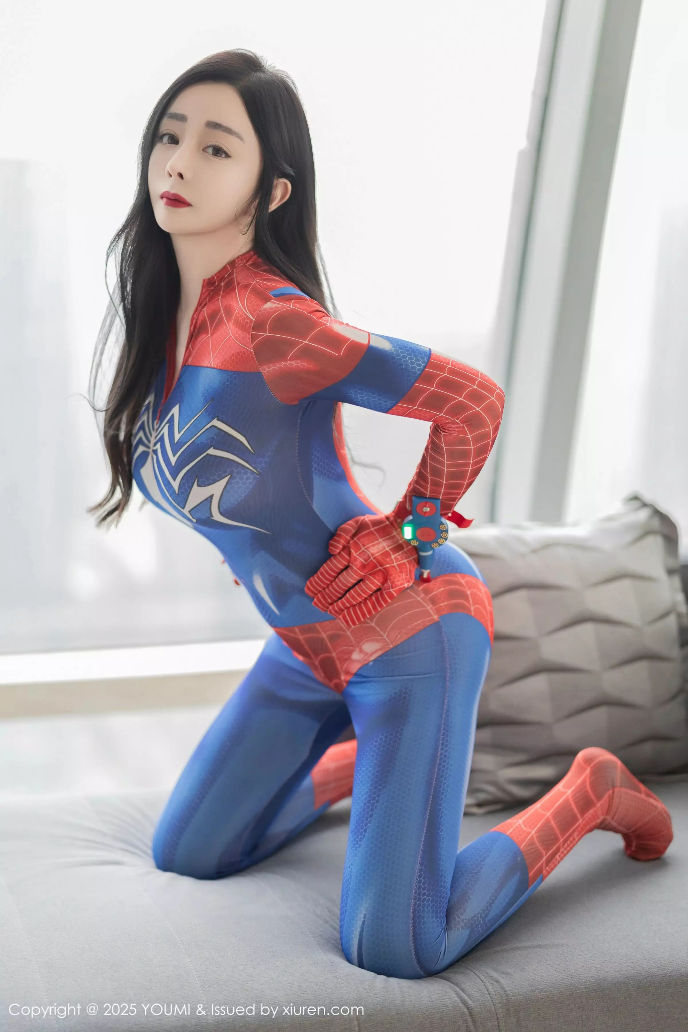 允爾性感紧身蜘蛛侠服饰露灰色内衣秀丰满身材撩人绝美写真 第 14 张