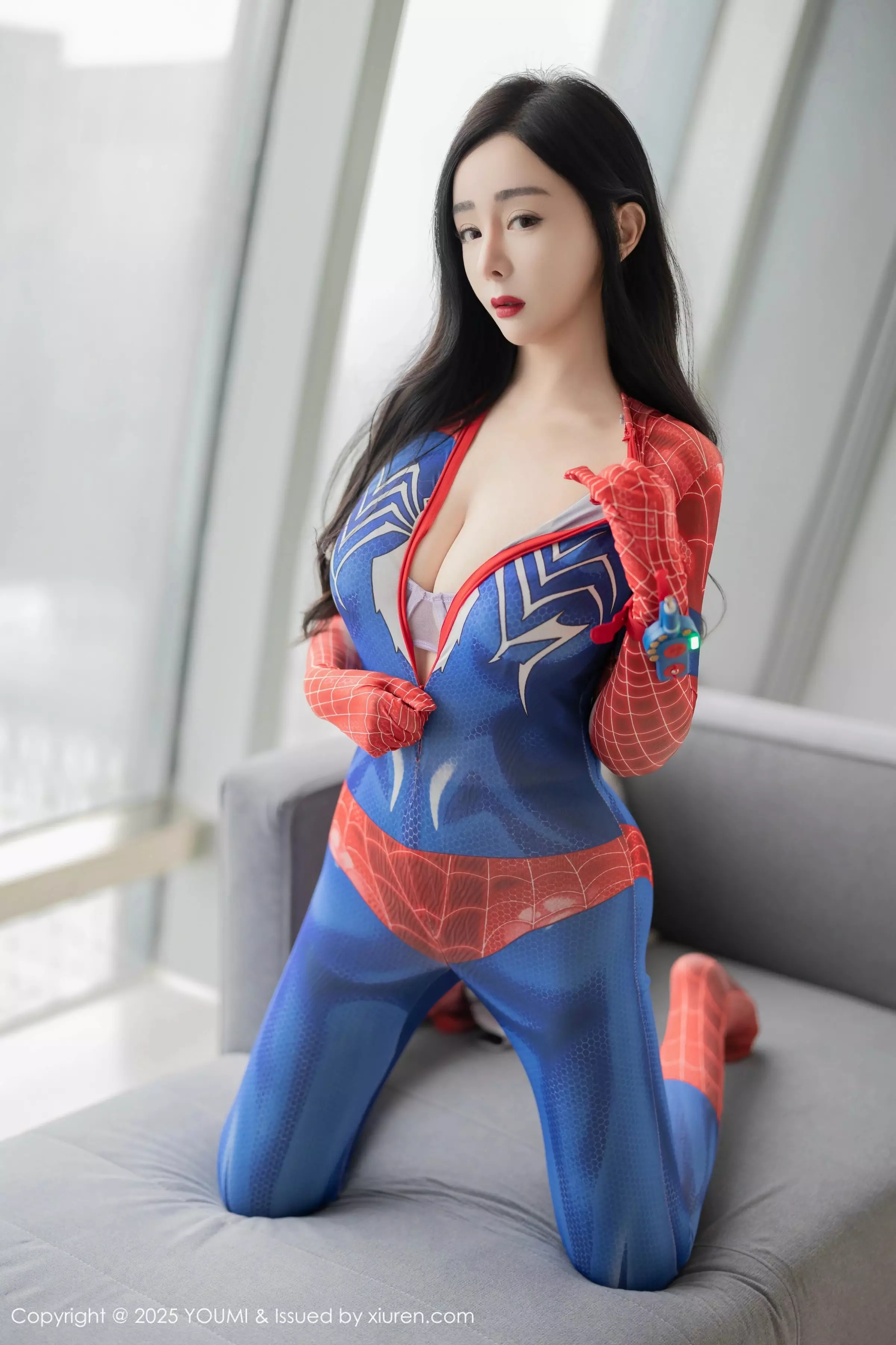 允爾性感紧身蜘蛛侠服饰露灰色内衣秀丰满身材撩人绝美写真 第 16 张
