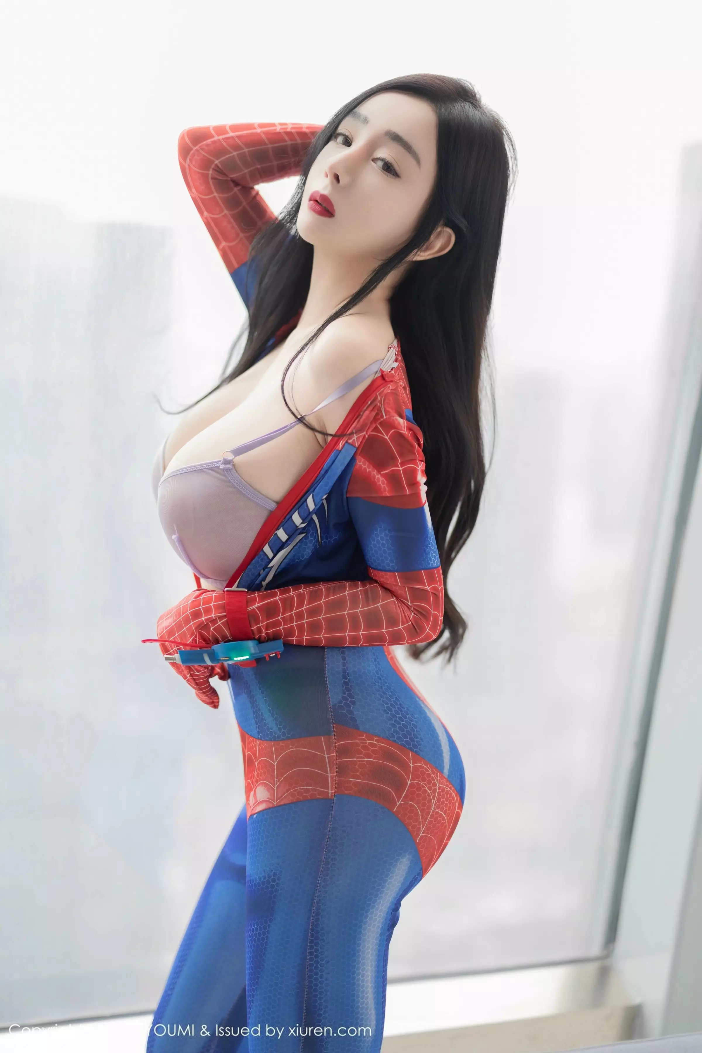 允爾性感紧身蜘蛛侠服饰露灰色内衣秀丰满身材撩人绝美写真 第 23 张