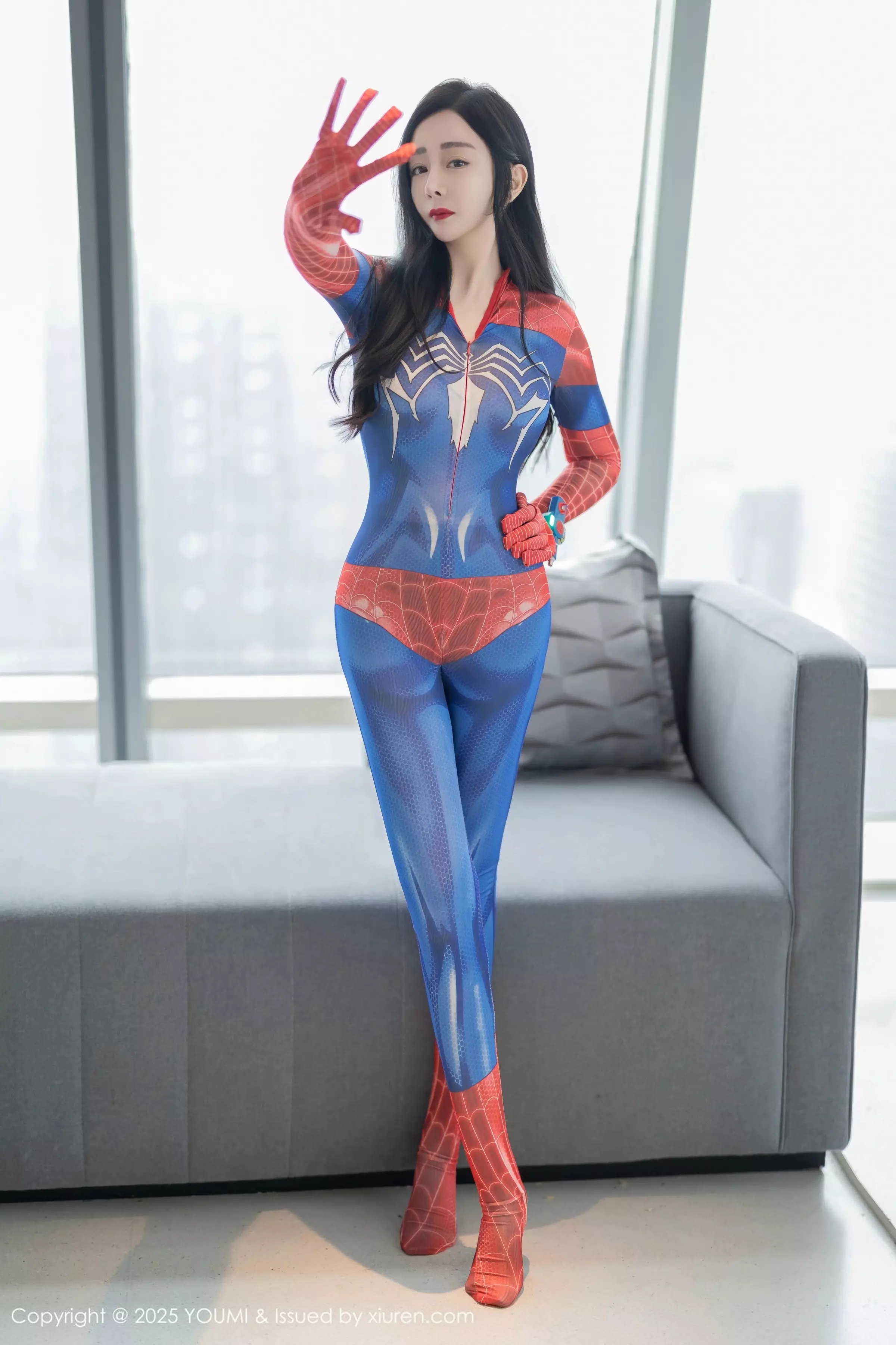 允爾性感紧身蜘蛛侠服饰露灰色内衣秀丰满身材撩人绝美写真 第 4 张
