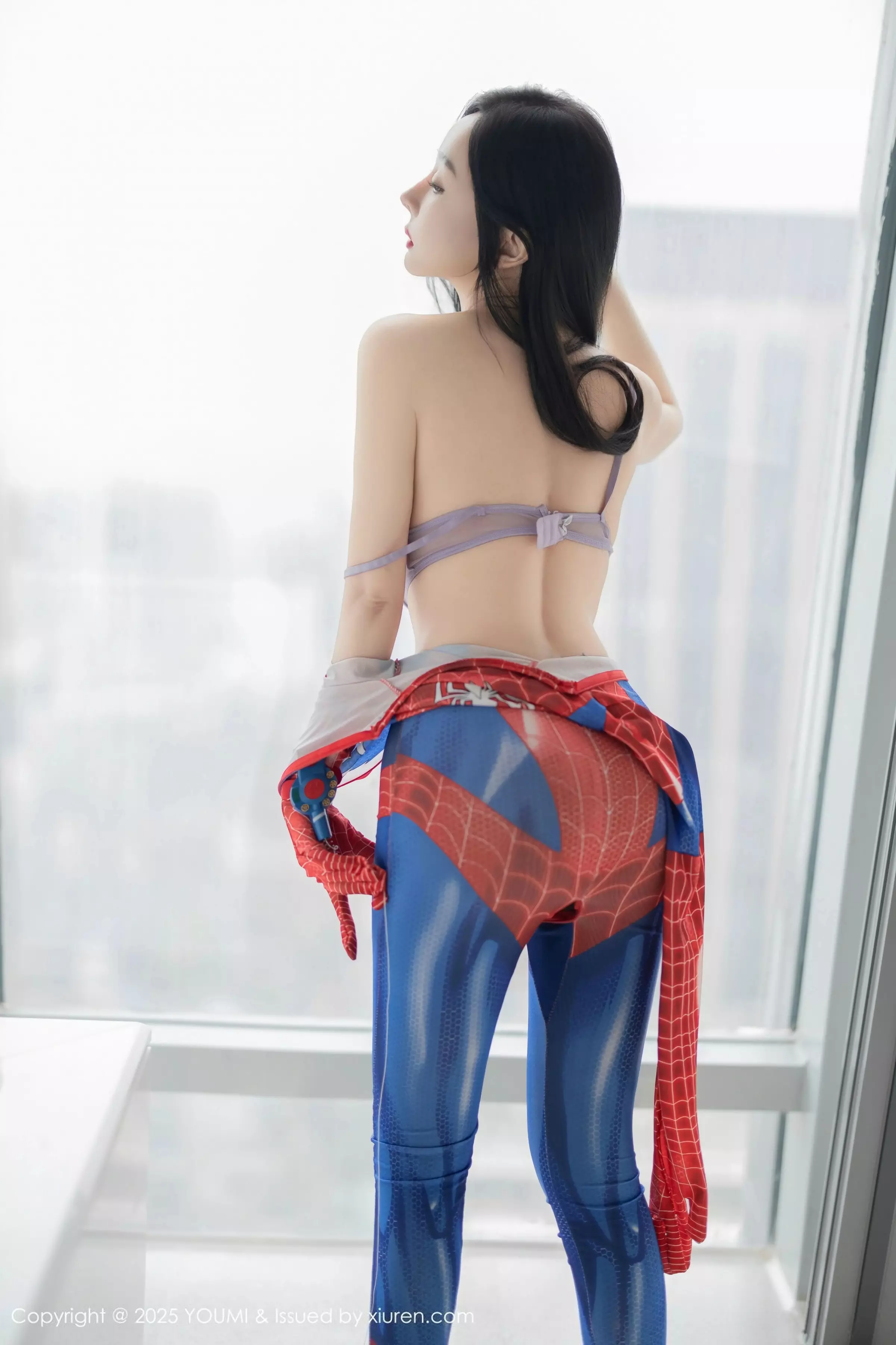 允爾性感紧身蜘蛛侠服饰露灰色内衣秀丰满身材撩人绝美写真 第 46 张