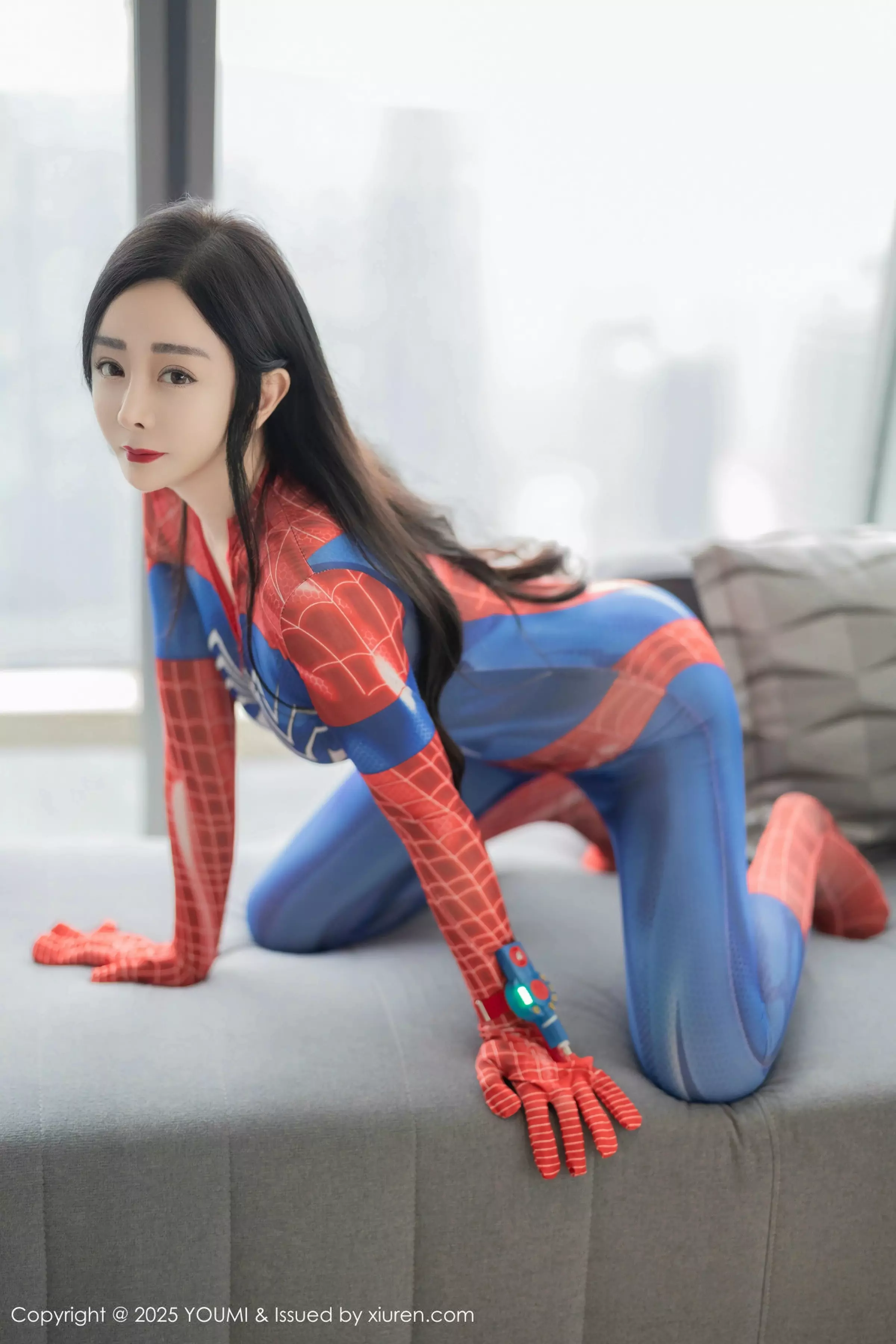 允爾性感紧身蜘蛛侠服饰露灰色内衣秀丰满身材撩人绝美写真 第 9 张