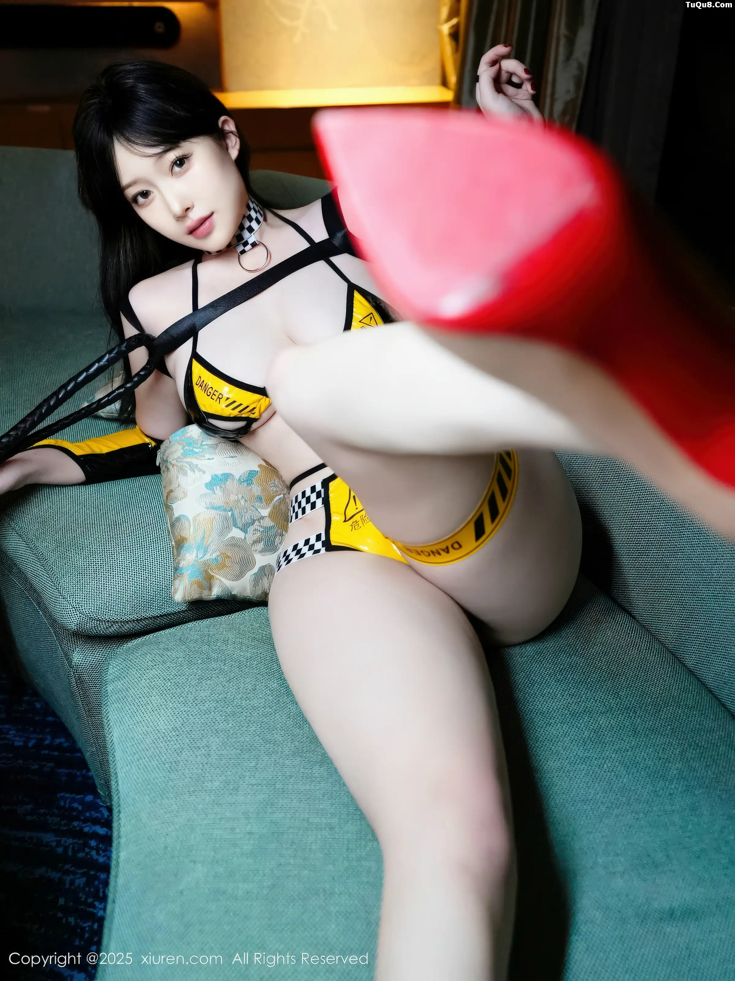 李沁恩lrene户外性感黄色赛车制服秀丰腴身材迷人绝美写真 第 53 张