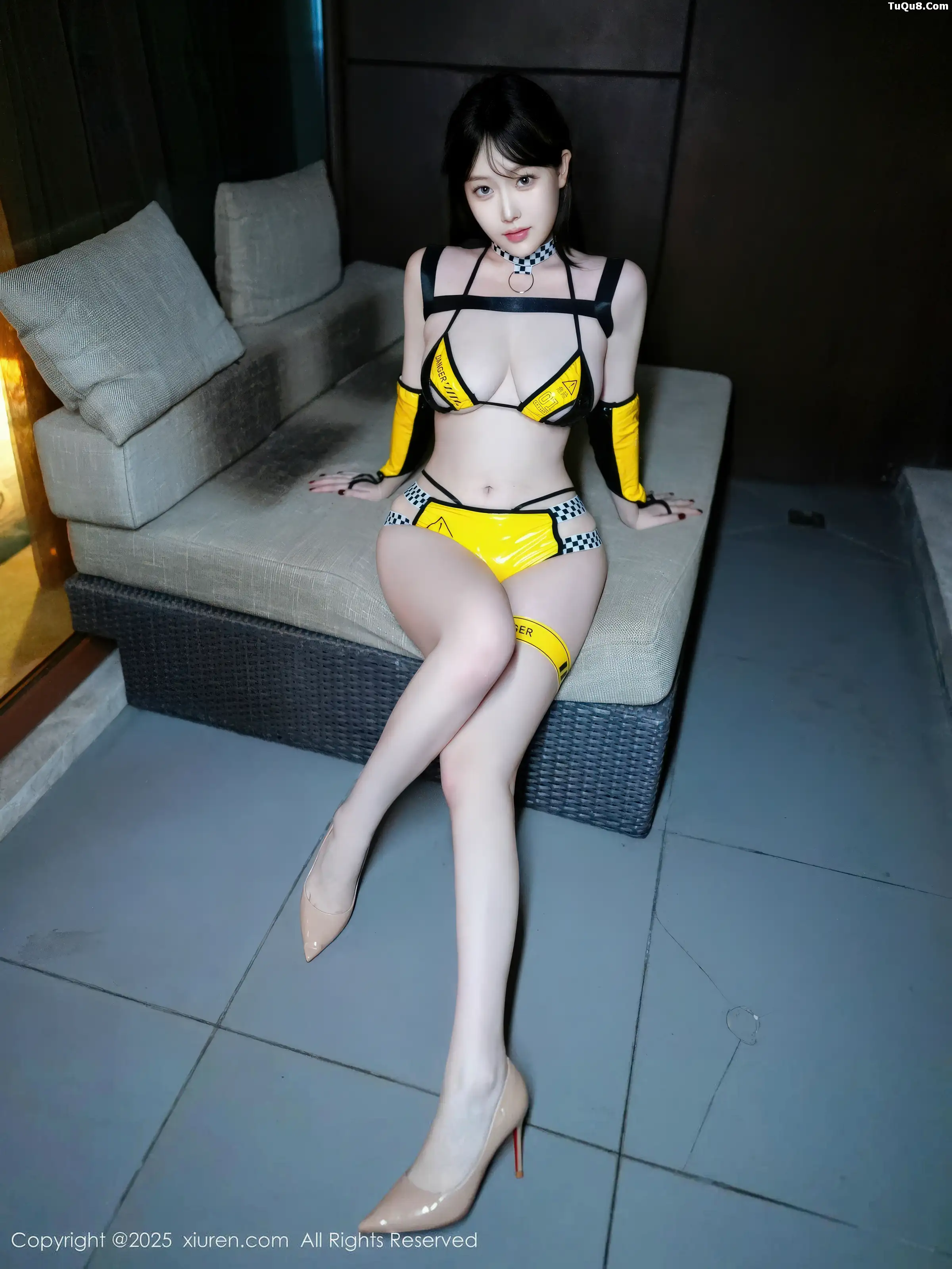 李沁恩lrene户外性感黄色赛车制服秀丰腴身材迷人绝美写真 第 74 张