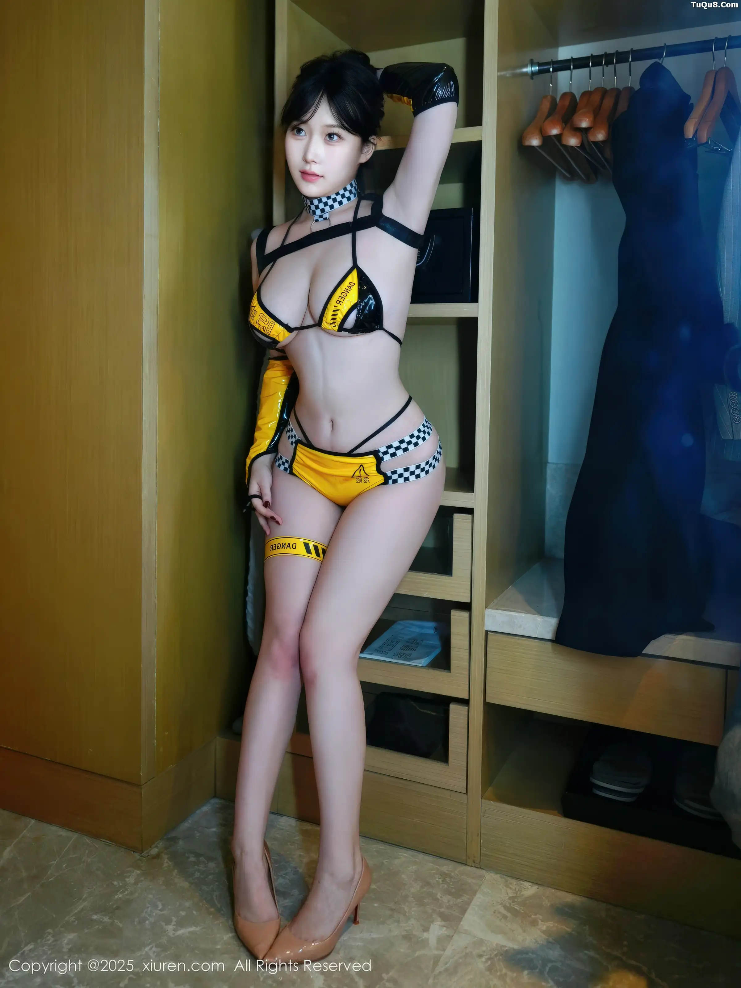 李沁恩lrene户外性感黄色赛车制服秀丰腴身材迷人绝美写真 第 94 张