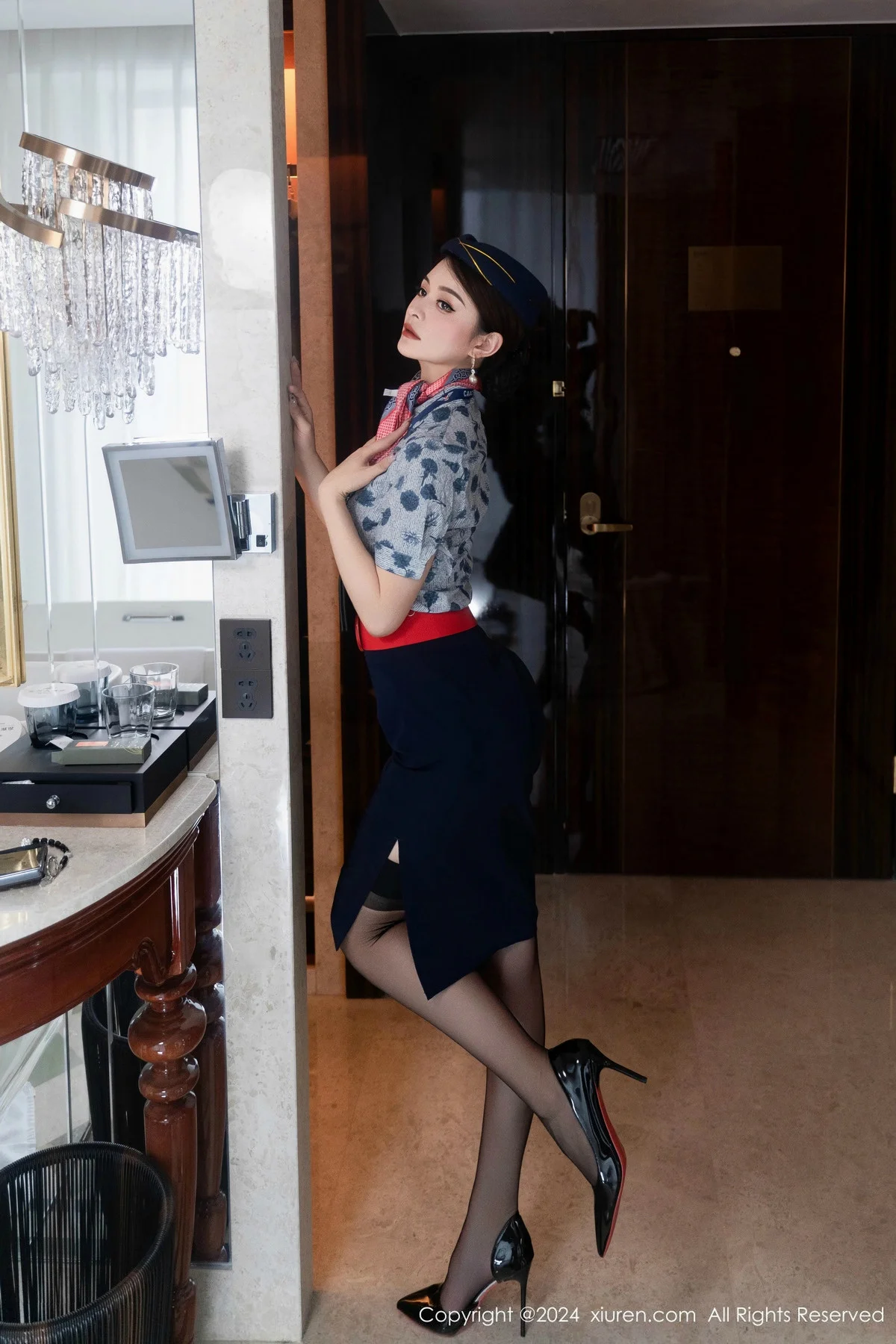 灿宝性感制服露白色内衣配黑丝袜秀完美身材绝美写真 第 50 张