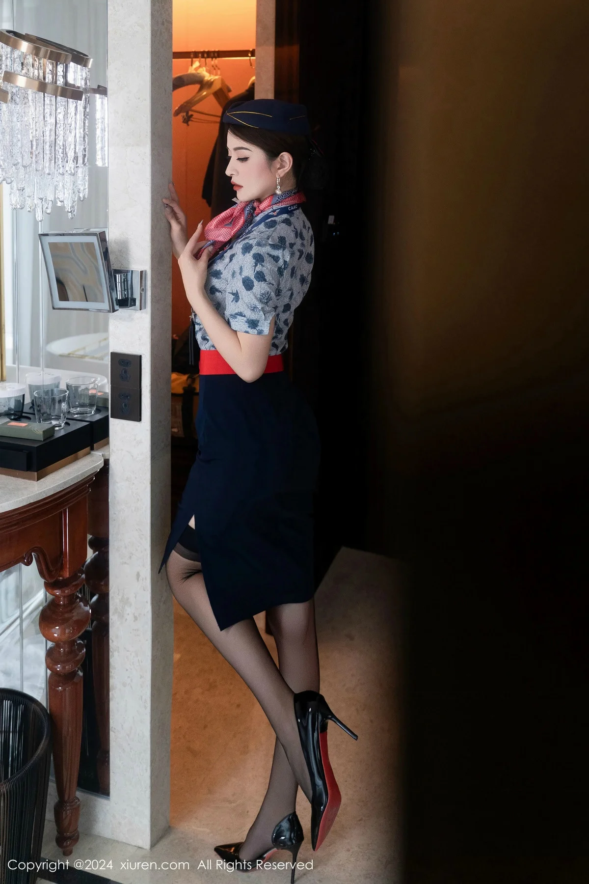 灿宝性感制服露白色内衣配黑丝袜秀完美身材绝美写真 第 52 张