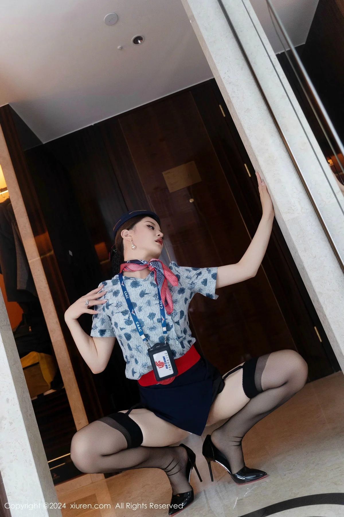 灿宝性感制服露白色内衣配黑丝袜秀完美身材绝美写真 第 74 张