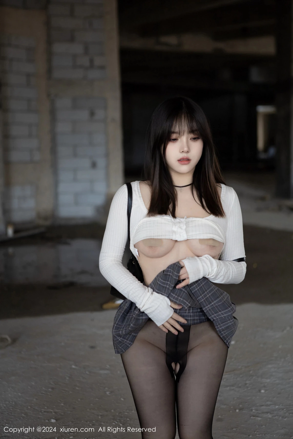 豆瓣酱捆绑主题性感白色上衣配开档黑丝秀丰满身材绝美写真 第 15 张