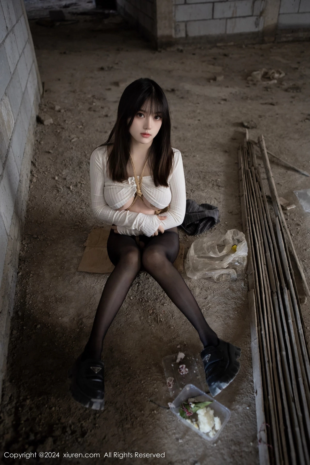 豆瓣酱捆绑主题性感白色上衣配开档黑丝秀丰满身材绝美写真 第 22 张