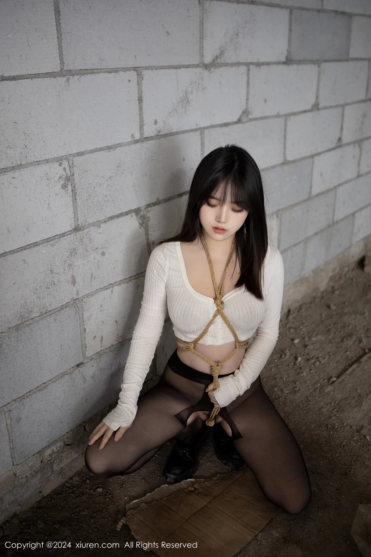 豆瓣酱捆绑主题性感白色上衣配开档黑丝秀丰满身材绝美写真 第 33 张