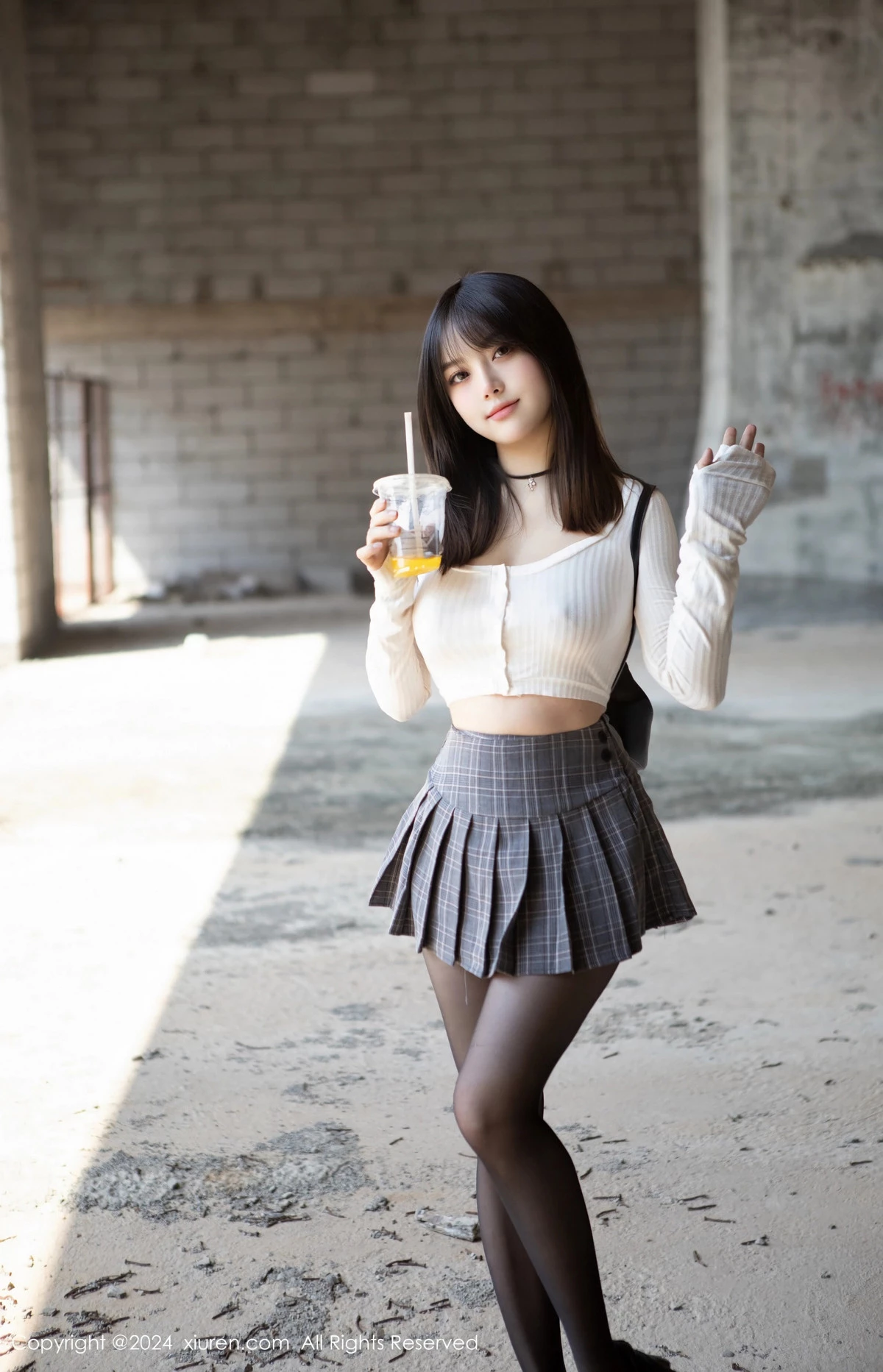 豆瓣酱捆绑主题性感白色上衣配开档黑丝秀丰满身材绝美写真 第 5 张